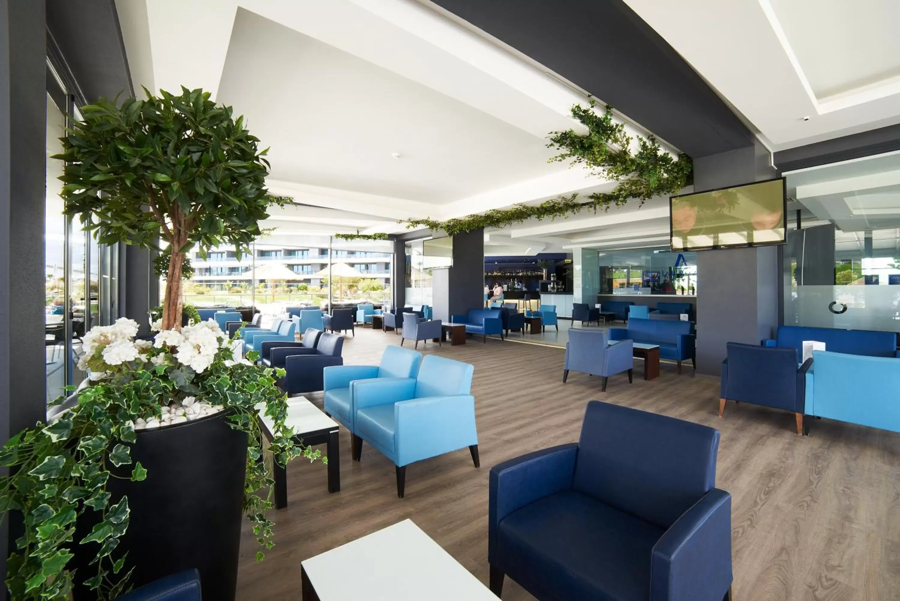 Lounge or bar, Lobby/Reception in RR Alvor Baía Resort