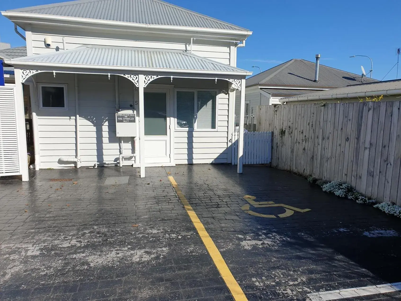 Facility for disabled guests in At Eden Park Motel