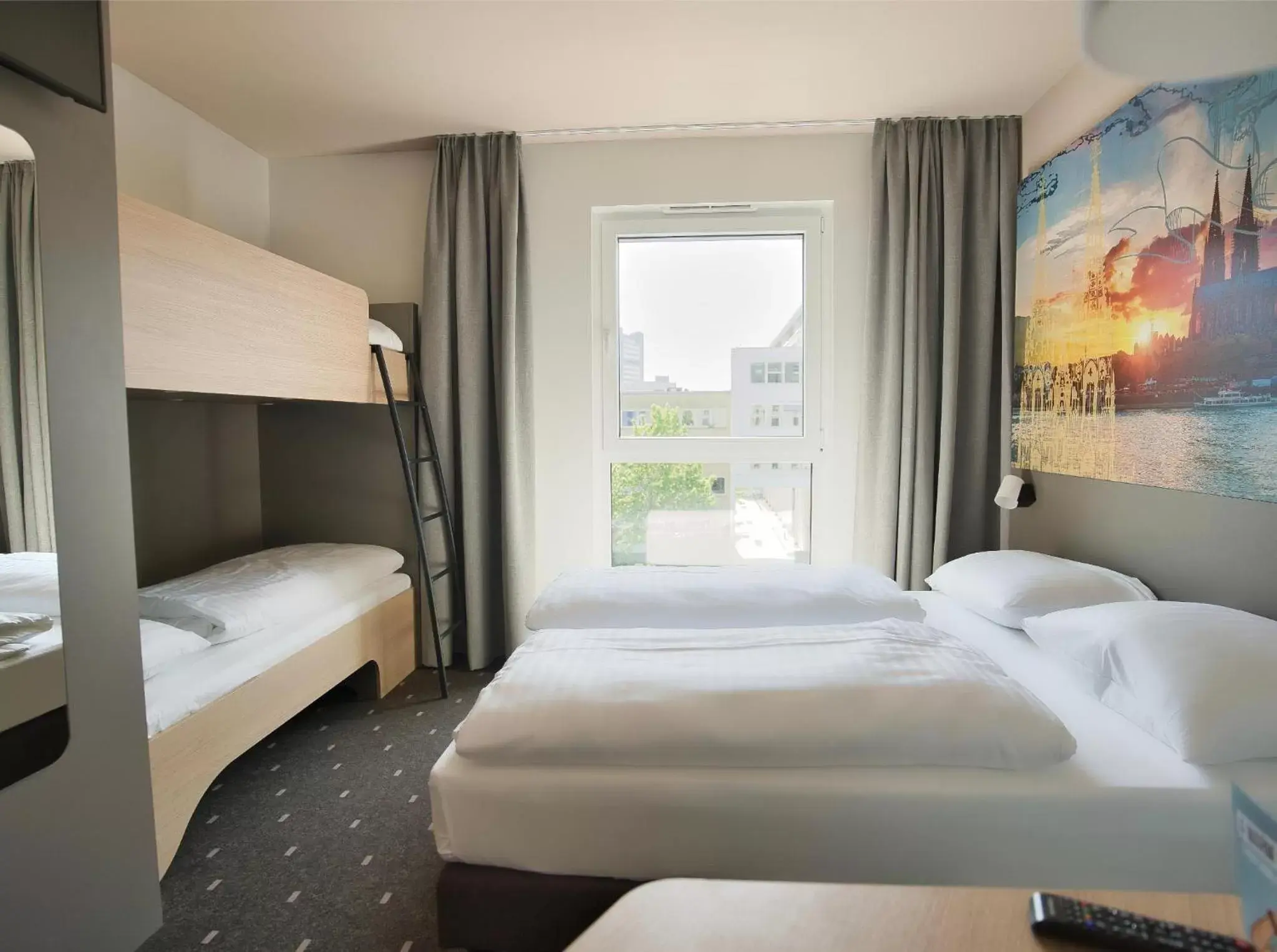 Photo of the whole room in B&B Hotel Köln-City