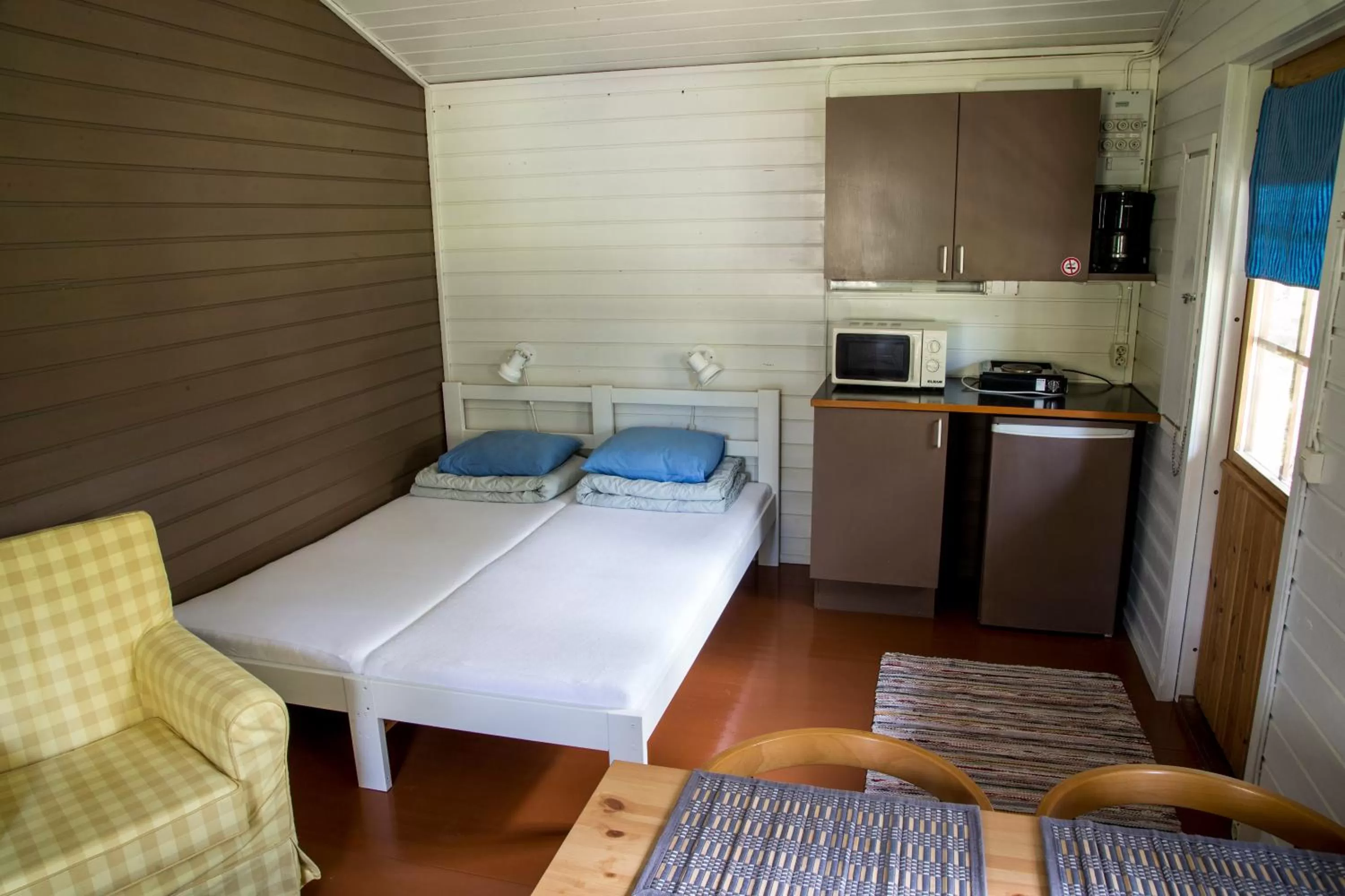 Kitchen or kitchenette, Bed in Santalahti Resort Cottages & Villas