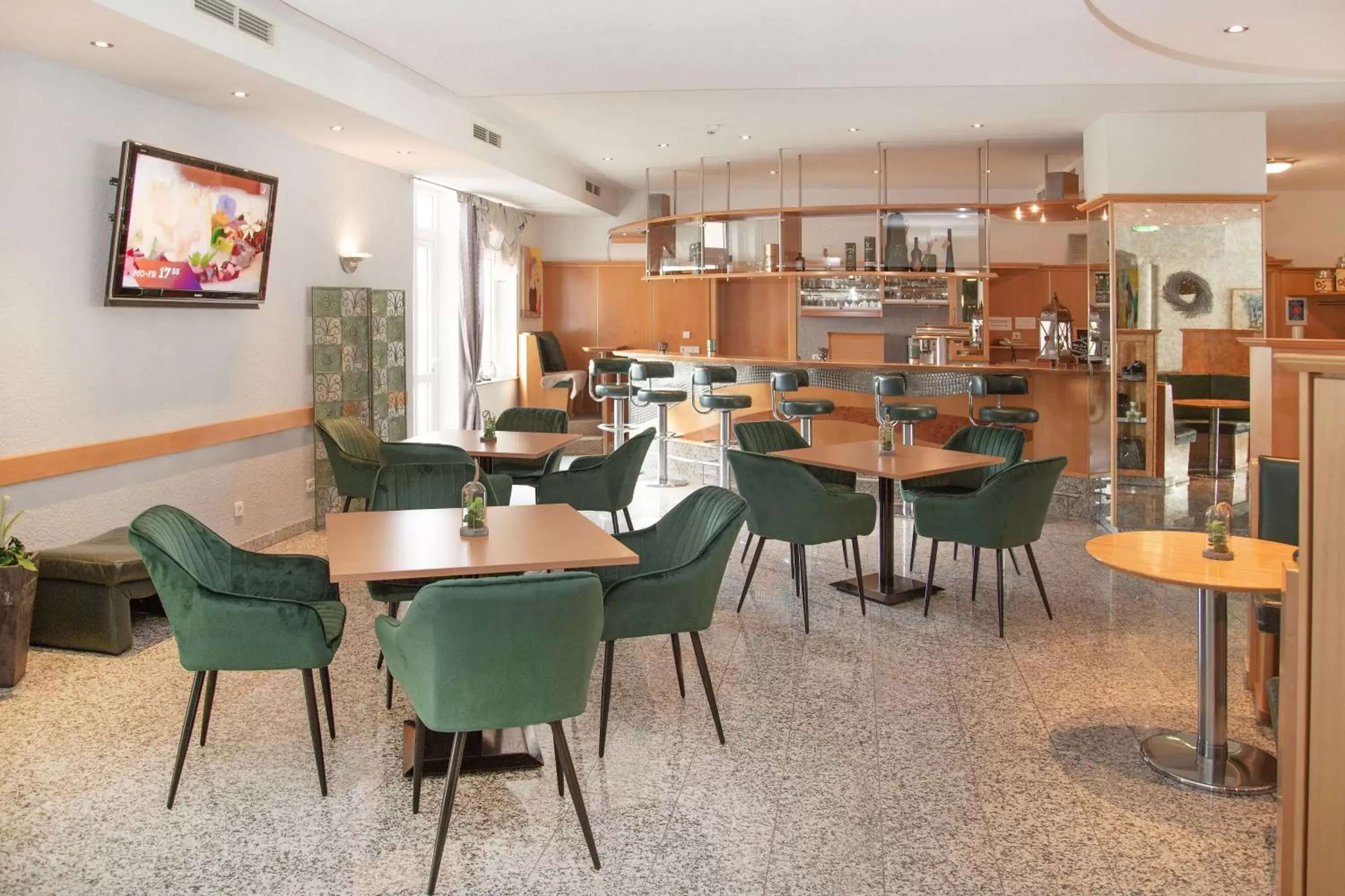 Lounge or bar, Restaurant/Places to Eat in Fairway Hotel