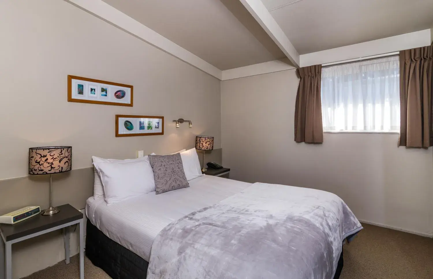 Family One-Bedroom Suite in Twin Peaks Lakeside Inn Family One-Bedroom Suite in Twin Peaks Lakeside Inn