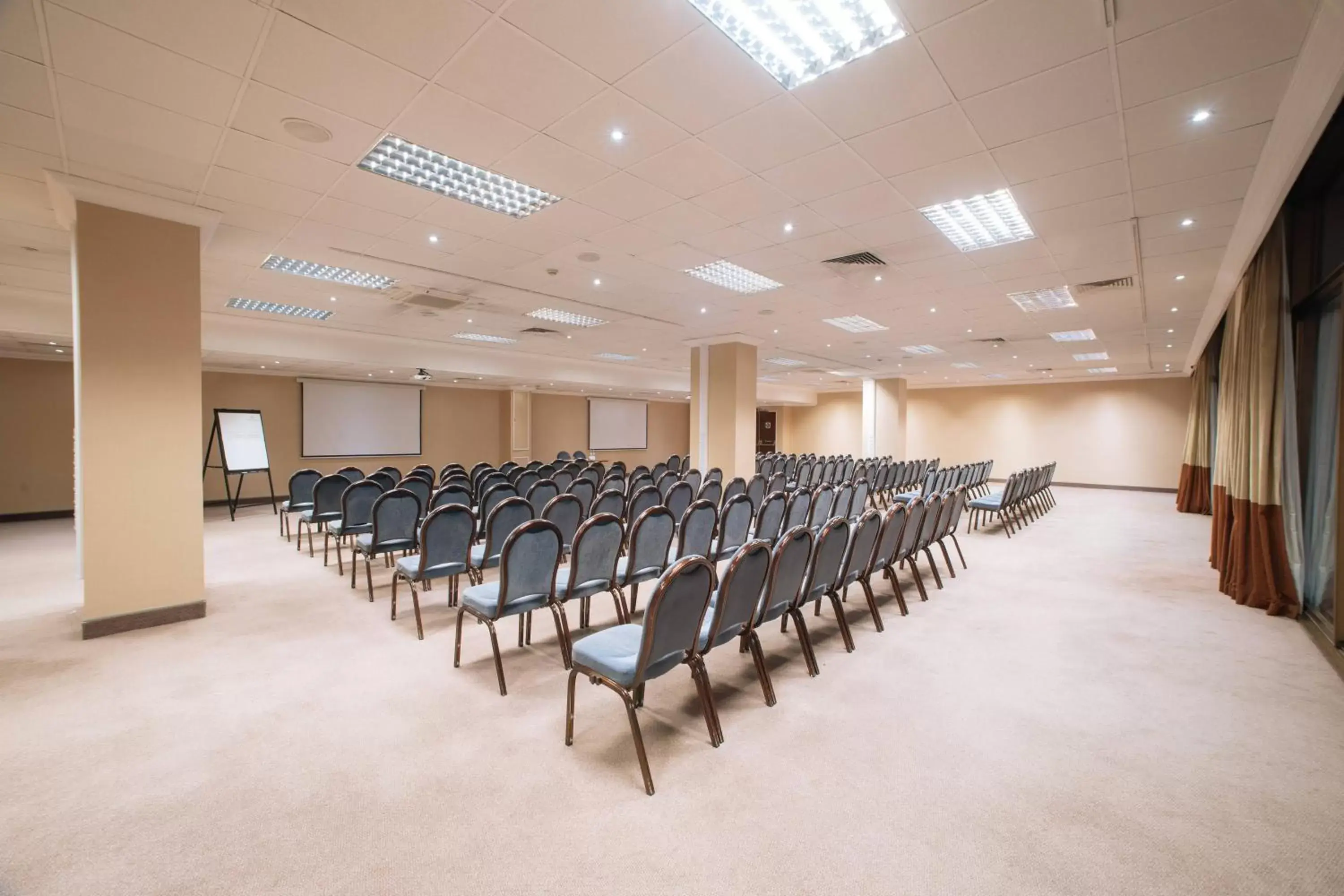 Meeting/conference room in Renaissance London Heathrow Hotel