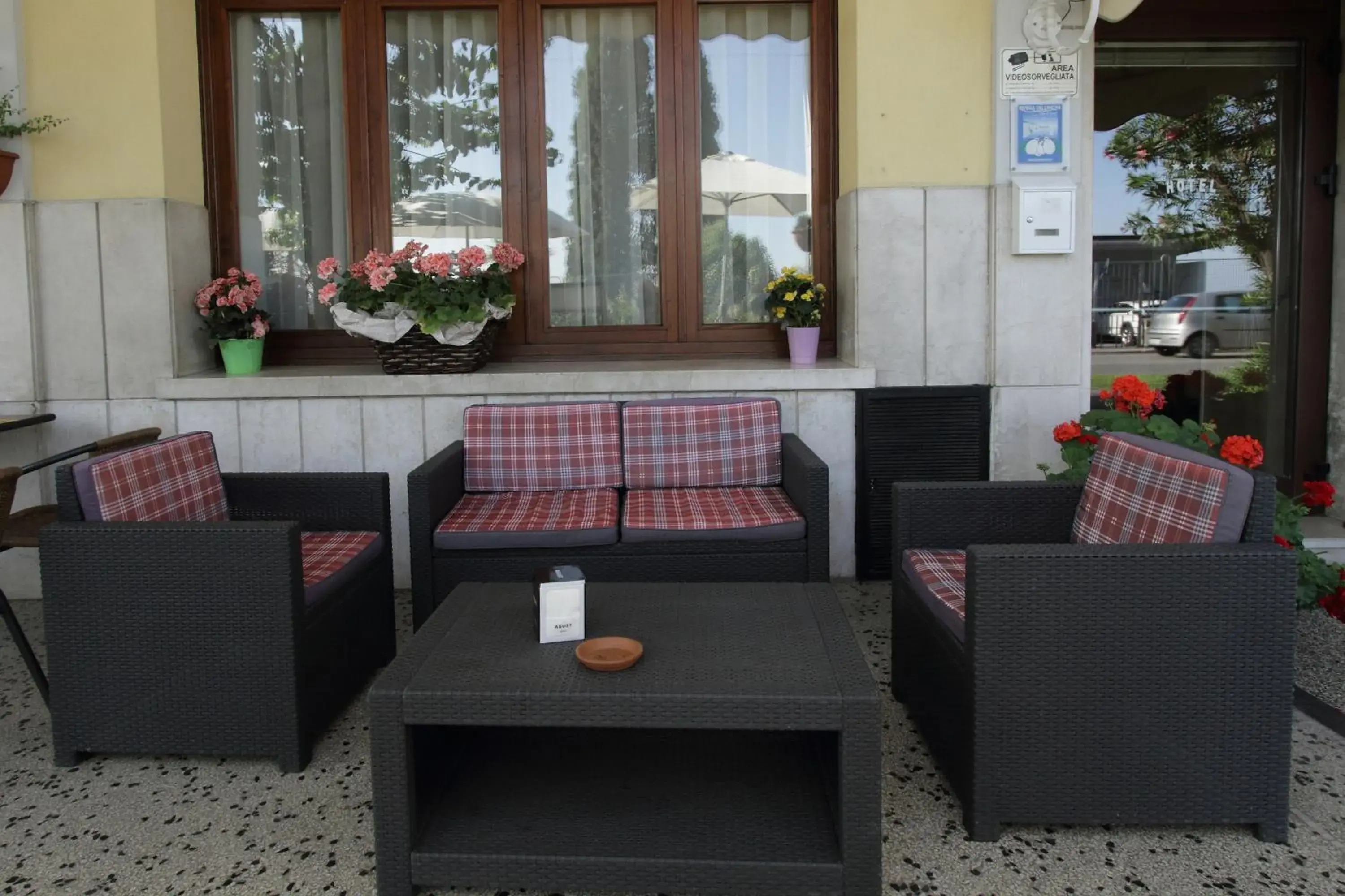 Patio, Lounge/Bar in Hotel Aquavite