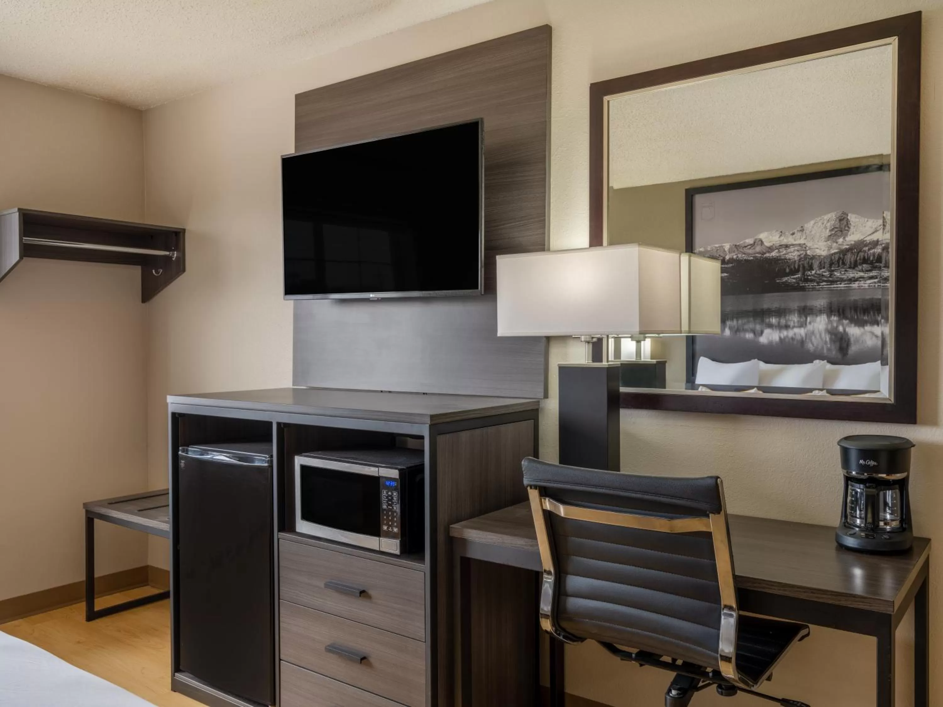 TV and multimedia in Super 8 by Wyndham Clinton