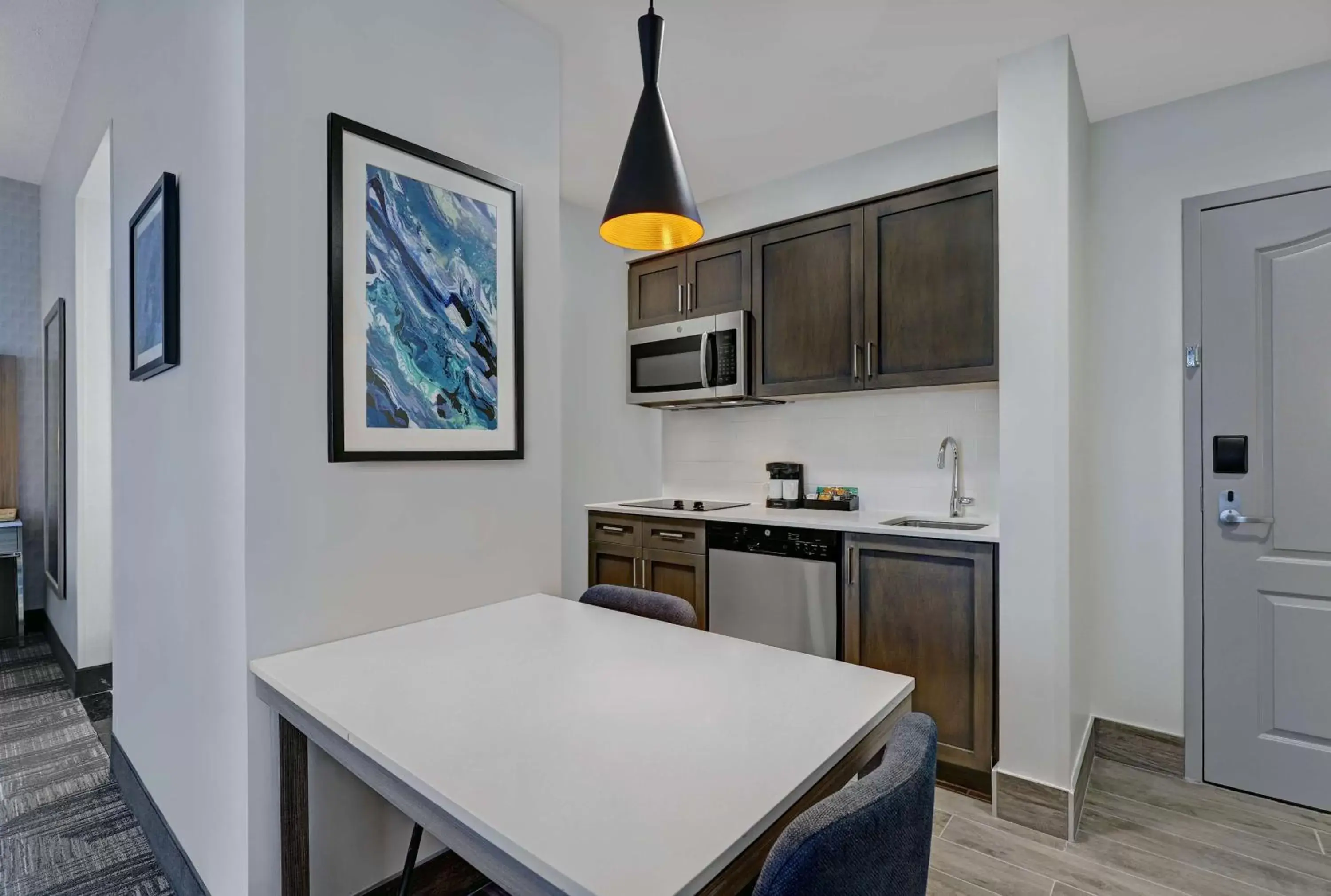 Kitchen or kitchenette, Kitchen/Kitchenette in Homewood Suites by Hilton London Ontario