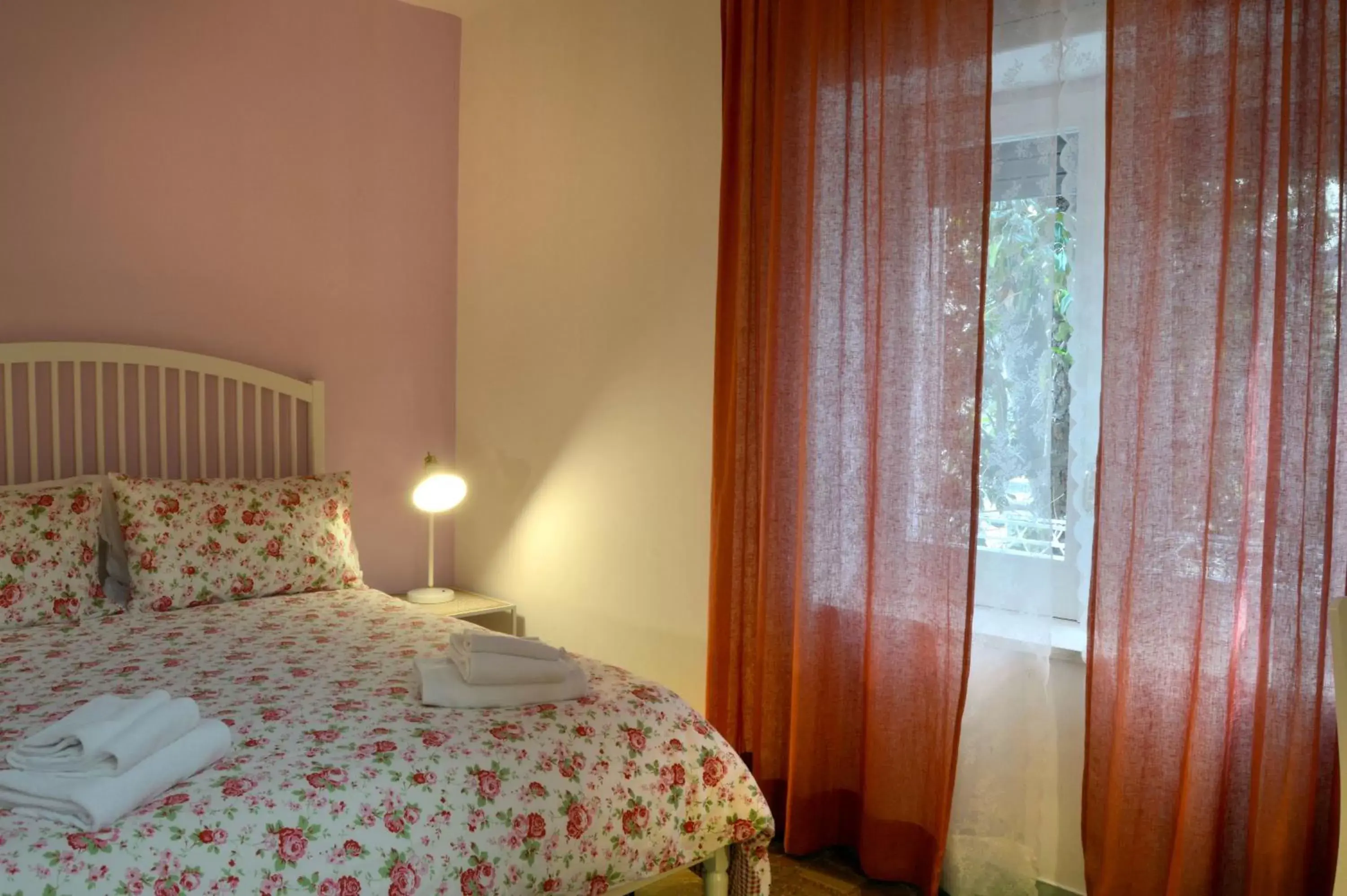 Photo of the whole room, Bed in La Locanda Dell'Arte-Museo