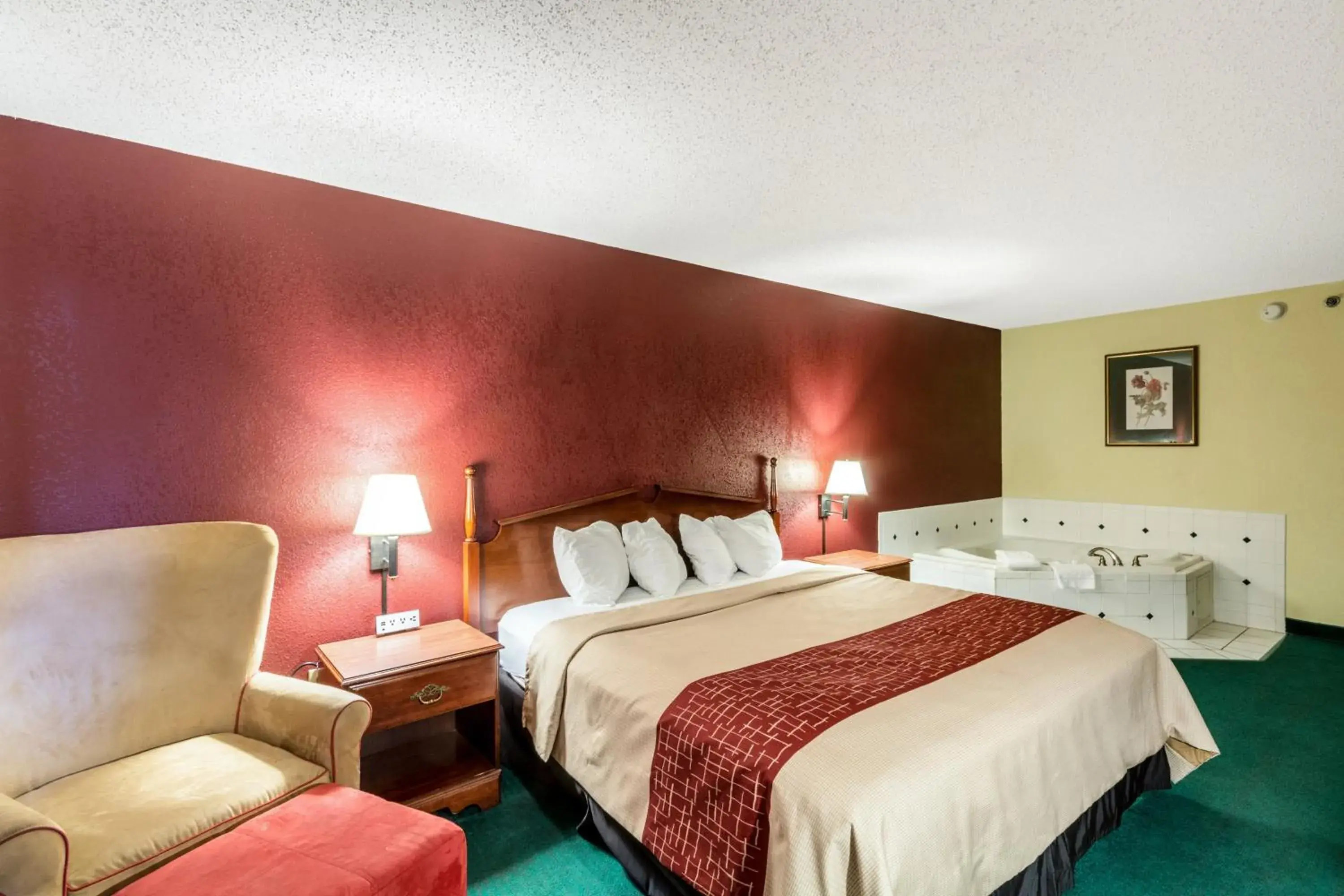 Photo of the whole room, Bed in Red Roof Inn Morehead