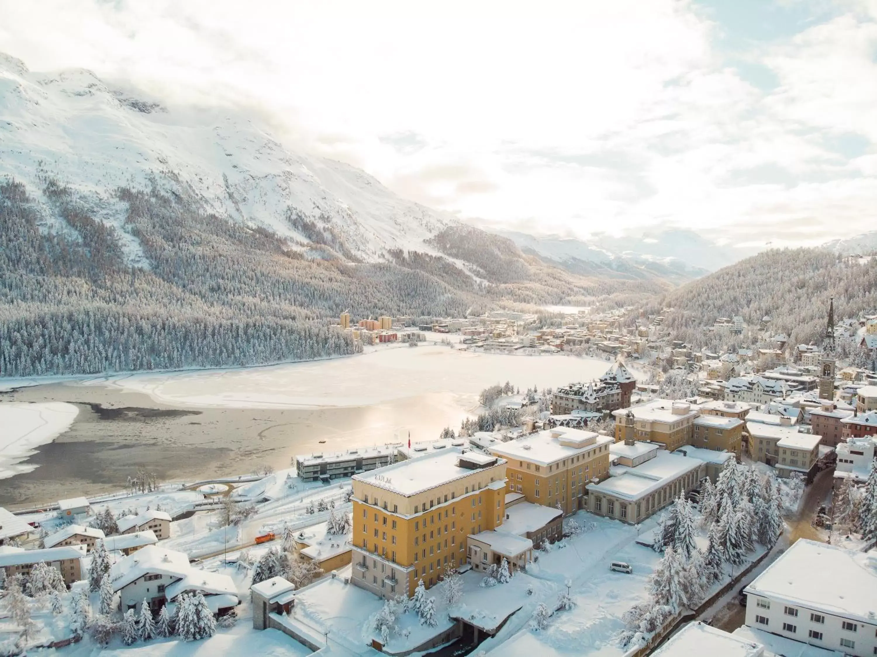 Facade/entrance, Winter in Kulm Hotel St. Moritz