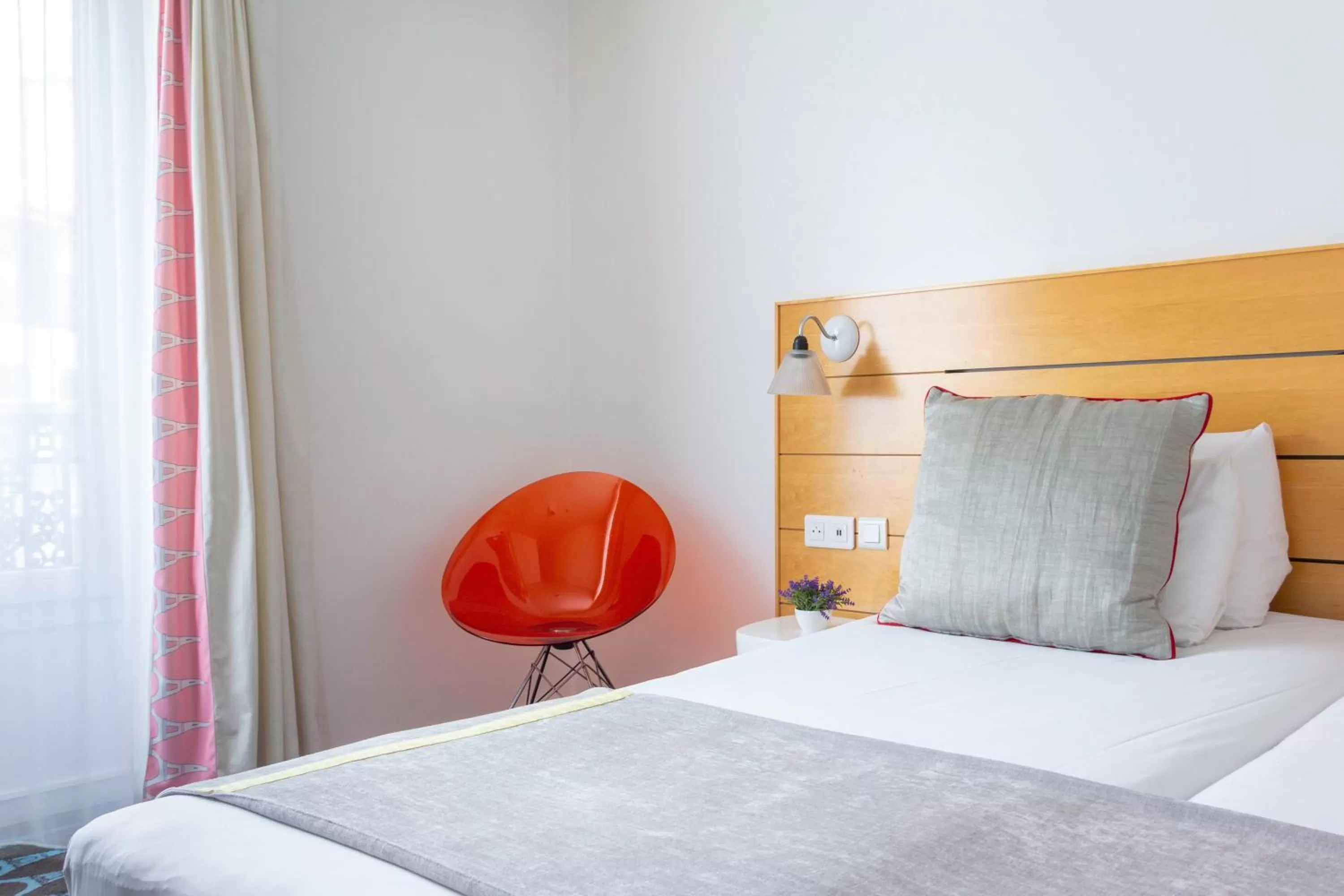 Bedroom, Bed in Hotel Lorette - Astotel