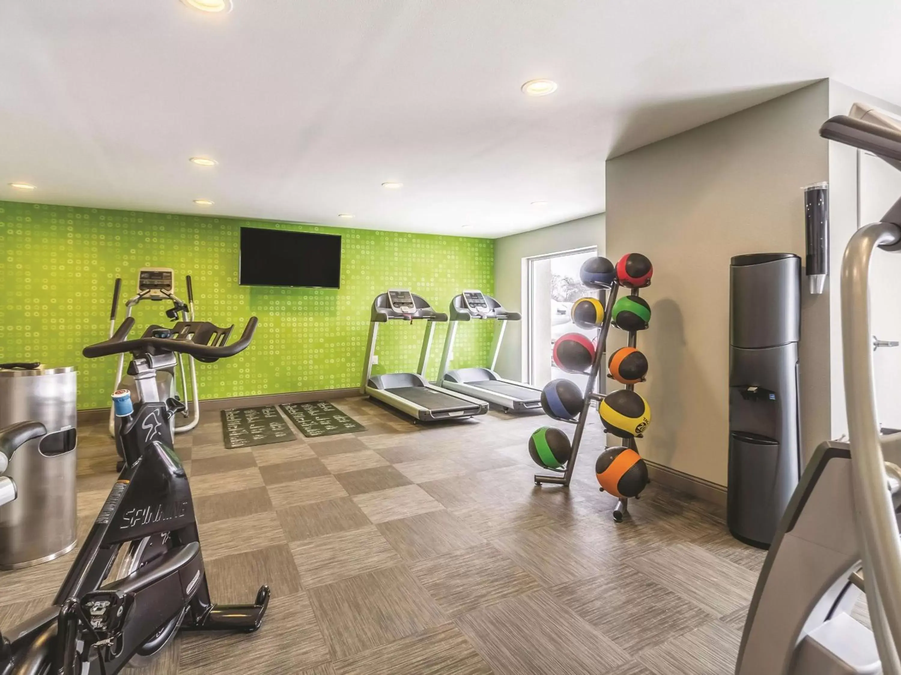 Fitness centre/facilities in La Quinta by Wyndham Cleveland - Airport North Fitness centre/facilities in La Quinta by Wyndham Cleveland - Airport North