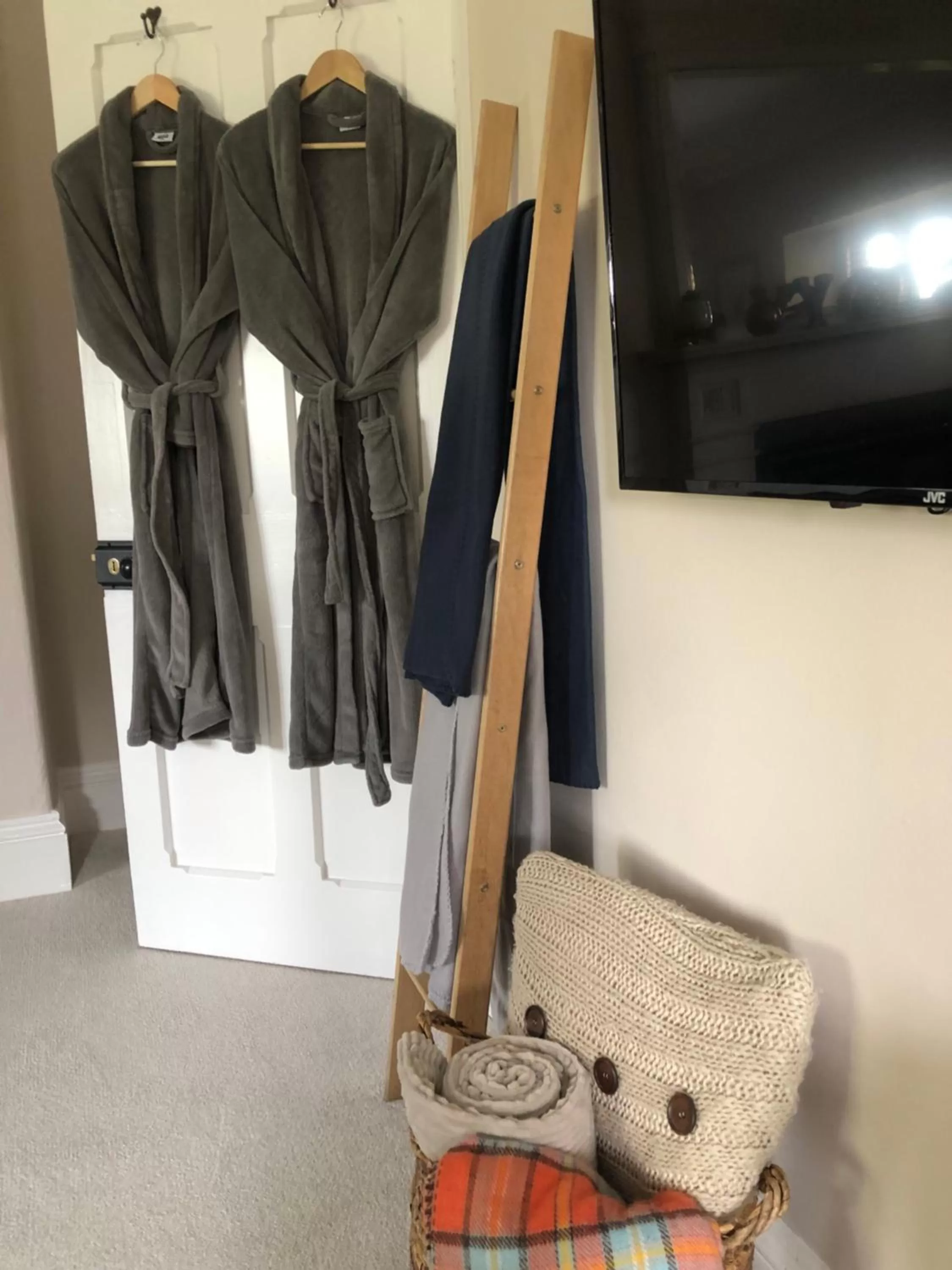 Property building, TV/Entertainment Center in The Skreen