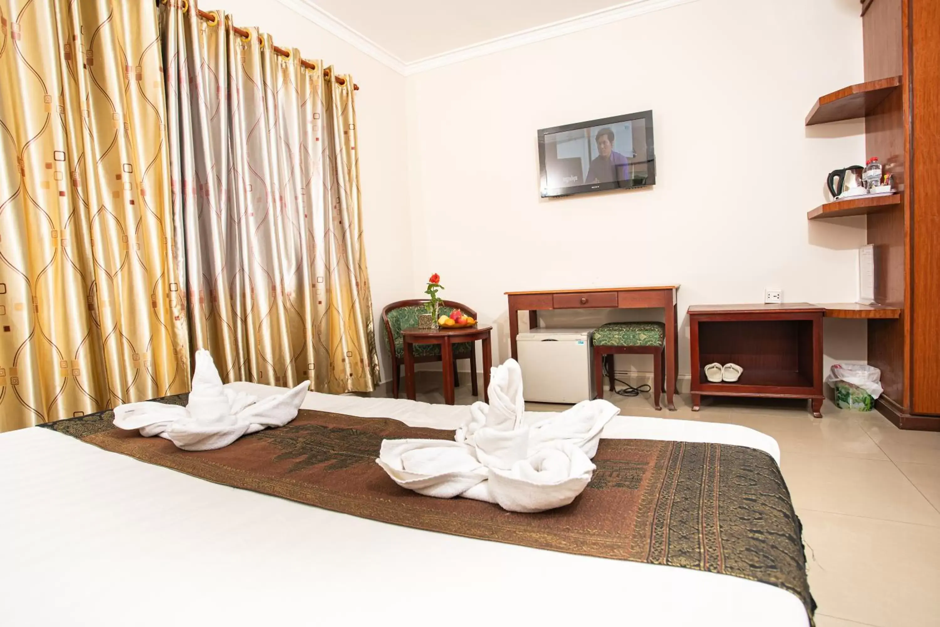 Bed in Silver Mounts Hotel