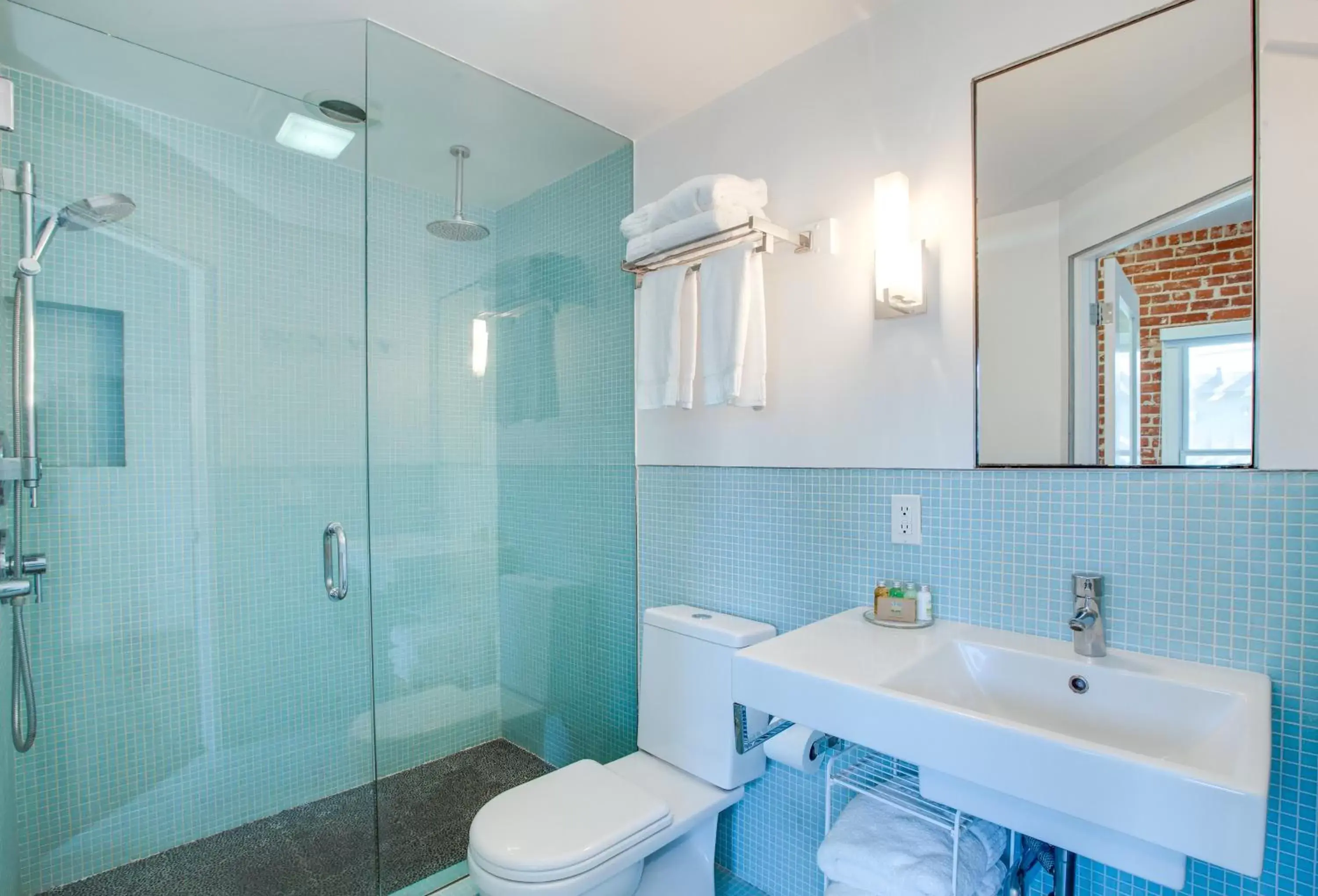 Shower, Bathroom in Venice Breeze Suites