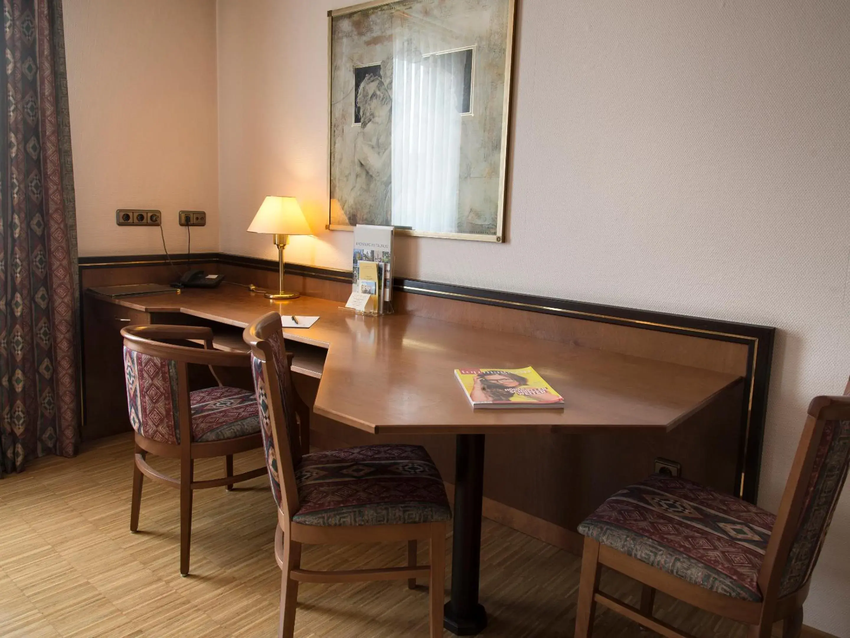 Photo of the whole room, TV/Entertainment Center in Posthaus Hotel Residenz