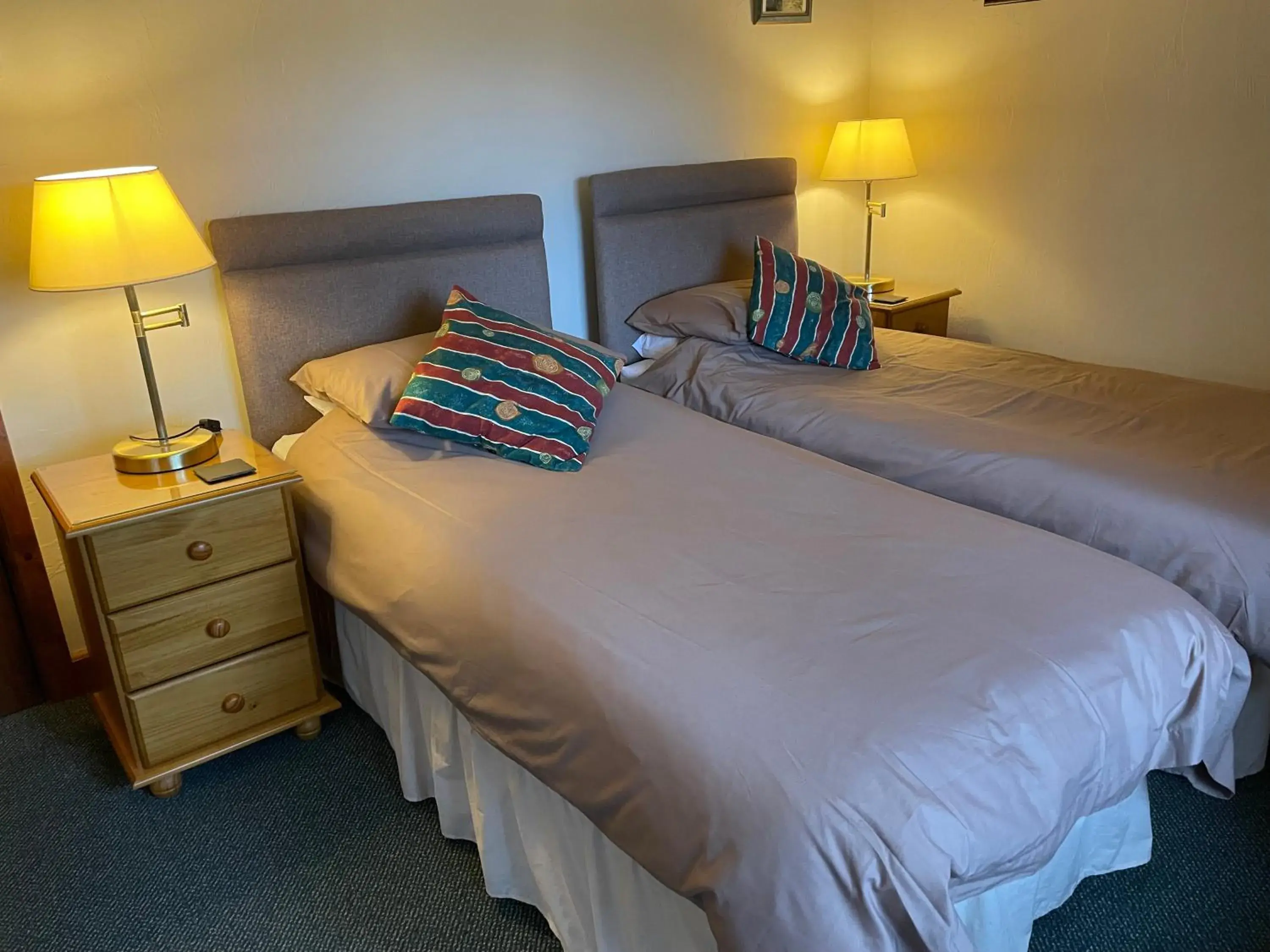 Bedroom, Bed in Middle Flass Lodge
