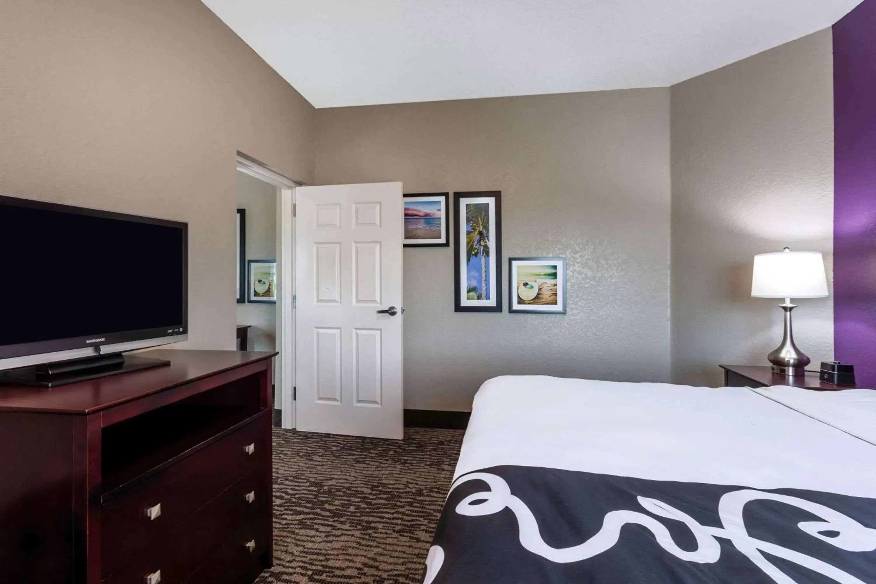 Photo of the whole room, Bed in La Quinta by Wyndham Port Orange / Daytona