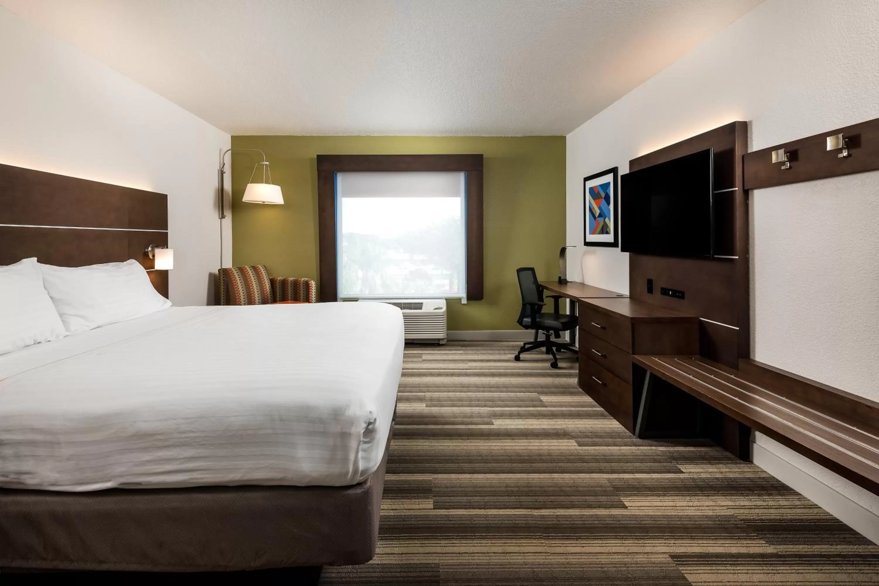 Photo of the whole room, Bed in Holiday Inn Express Hotel & Suites Bartow by IHG