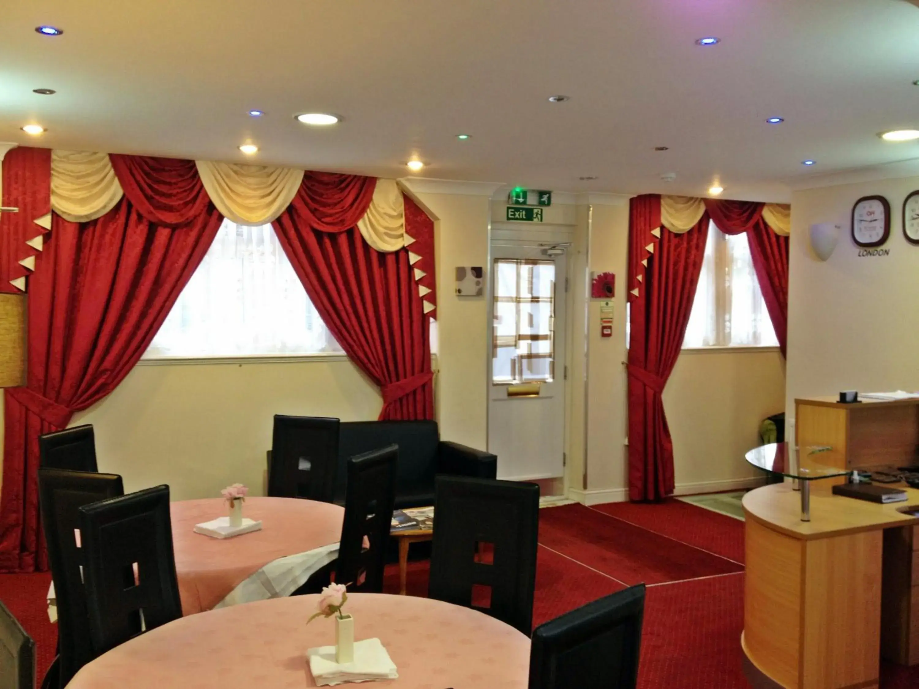 Restaurant/places to eat, Seating Area in City View Hotel - Roman Road Market
