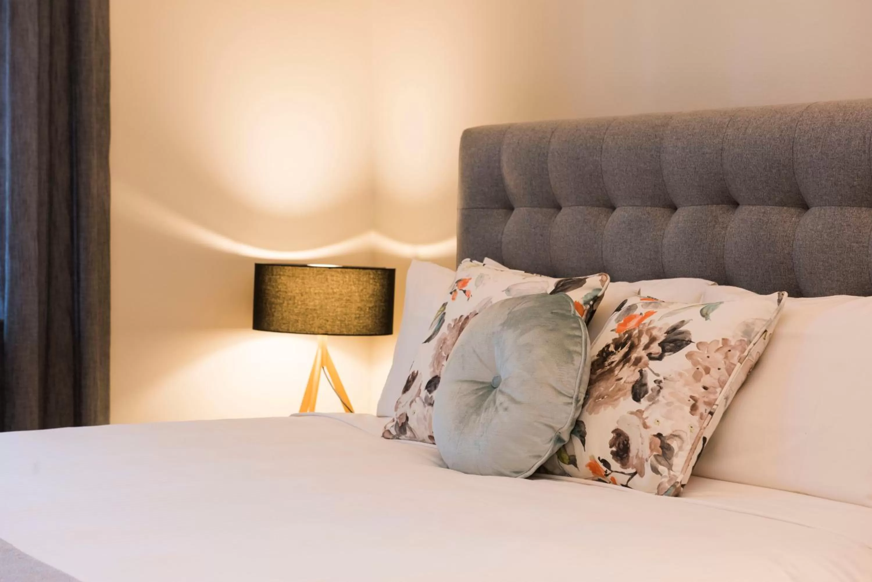 Decorative detail, Bed in The Parkview Hotel Mudgee