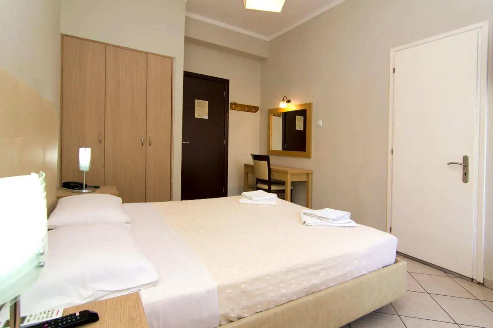 Bedroom, Bed in San Nectarios