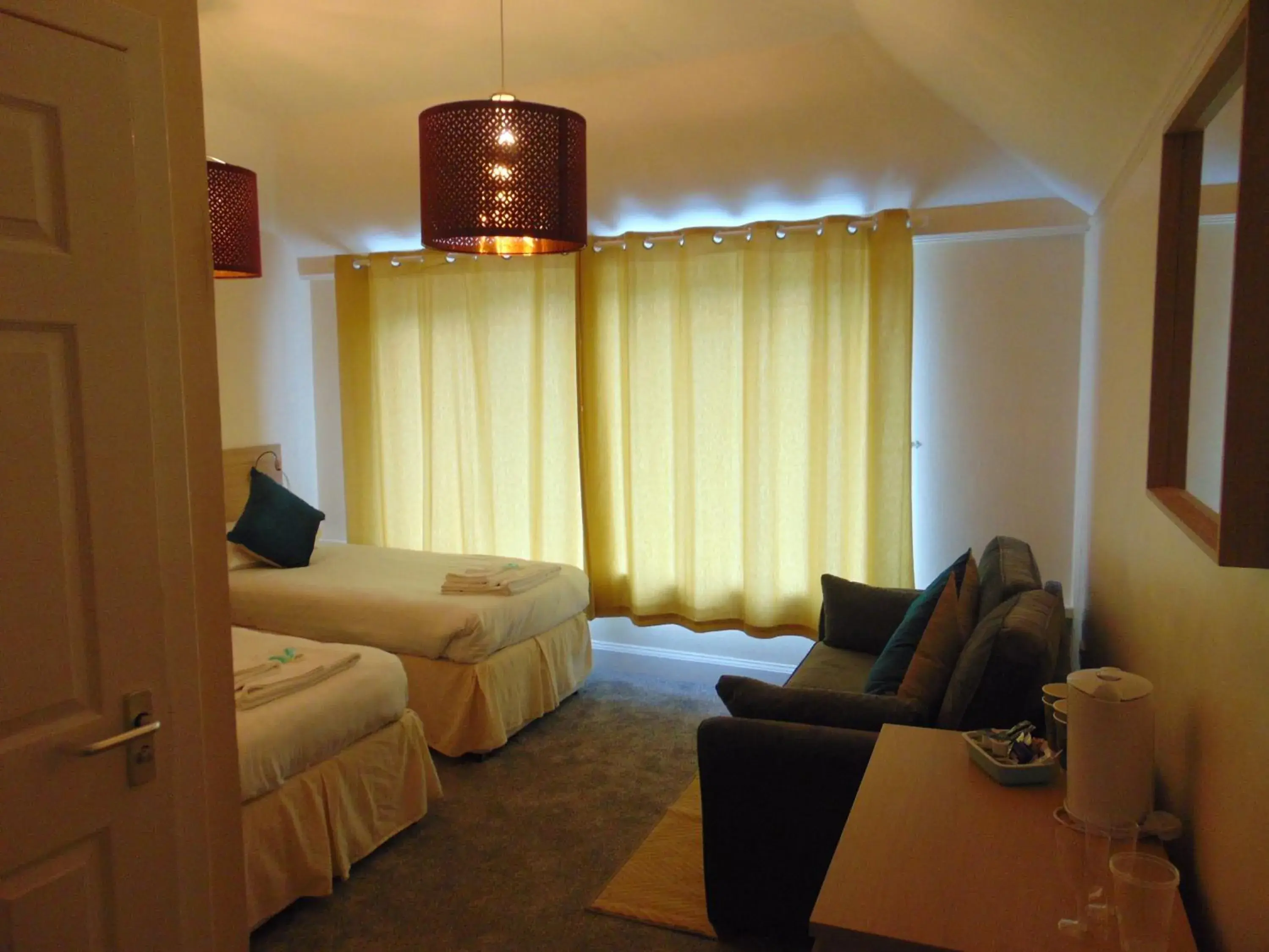 Bedroom, Seating Area in Callander Hostel