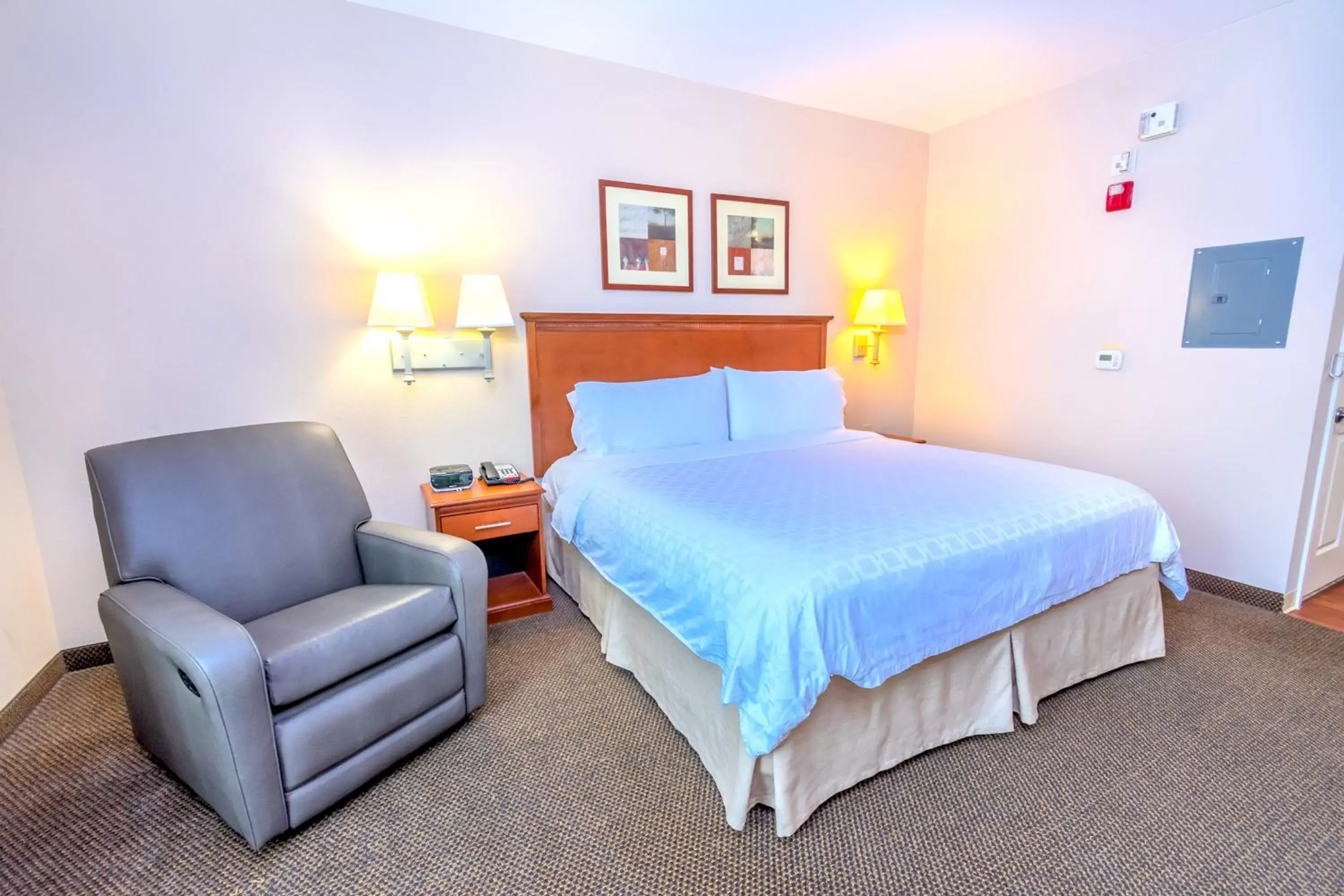 Photo of the whole room, Bed in Candlewood Suites Houston I-10 East, an IHG Hotel