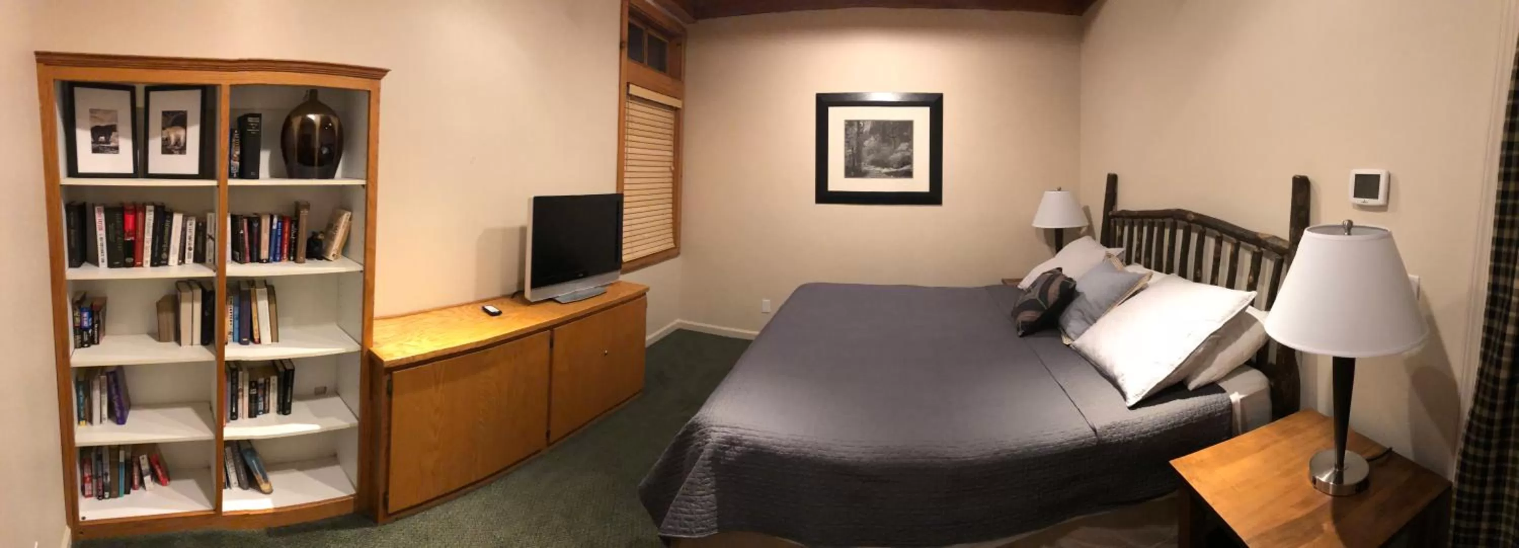Bed in Yosemite View Lodge
