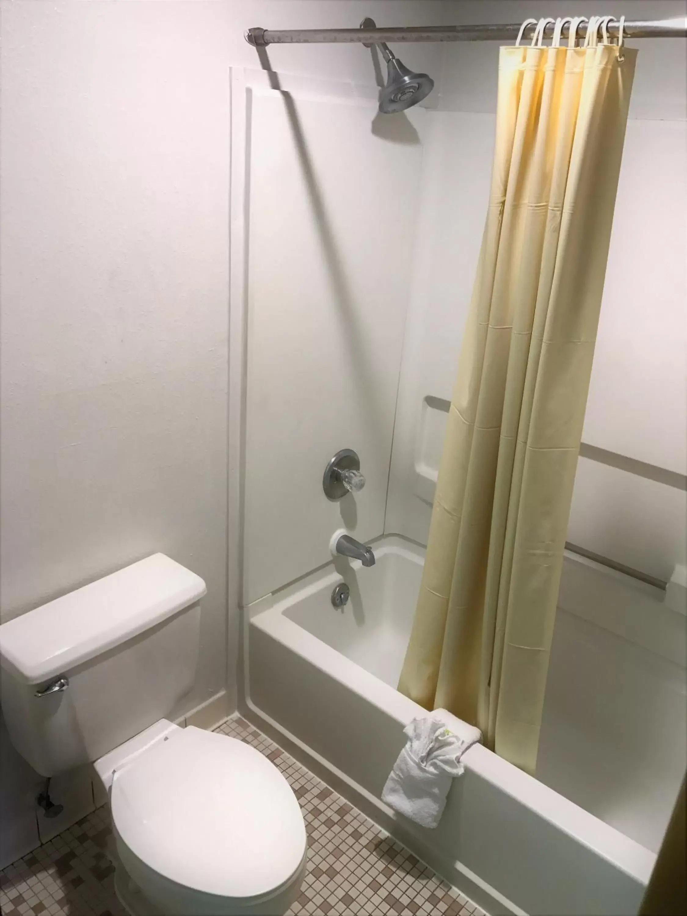 Shower, Bathroom in American Inn Kansas City, KS