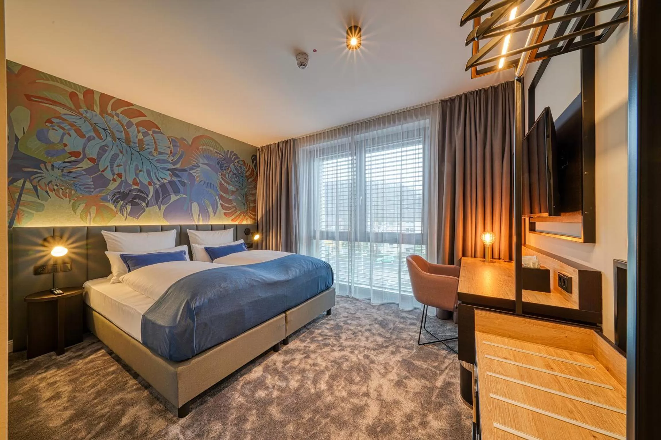 Photo of the whole room, Bed in NYCE Hotel Bonn