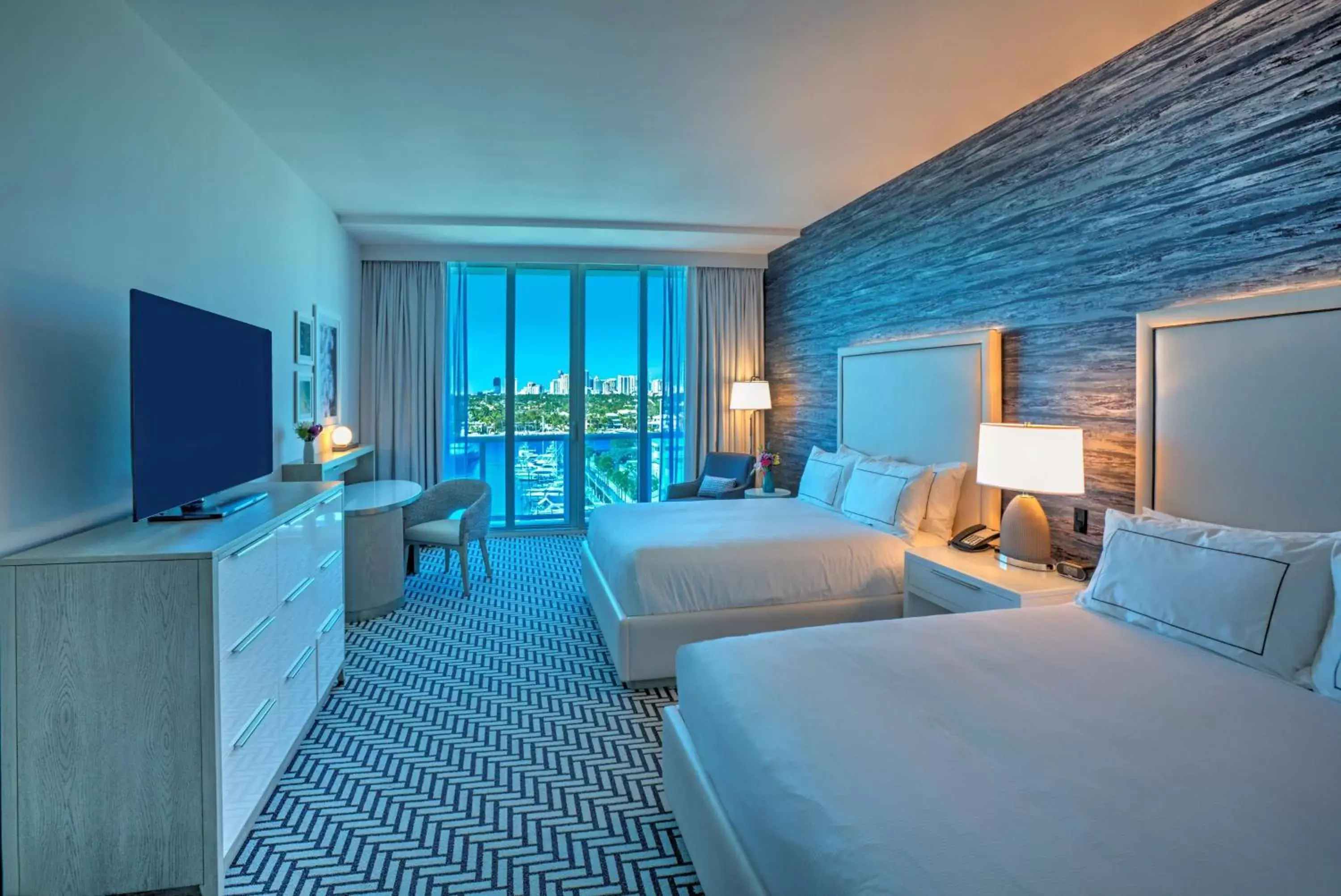 Bed, TV/Entertainment Center in Hotel Maren Fort Lauderdale Beach, Curio Collection By Hilton