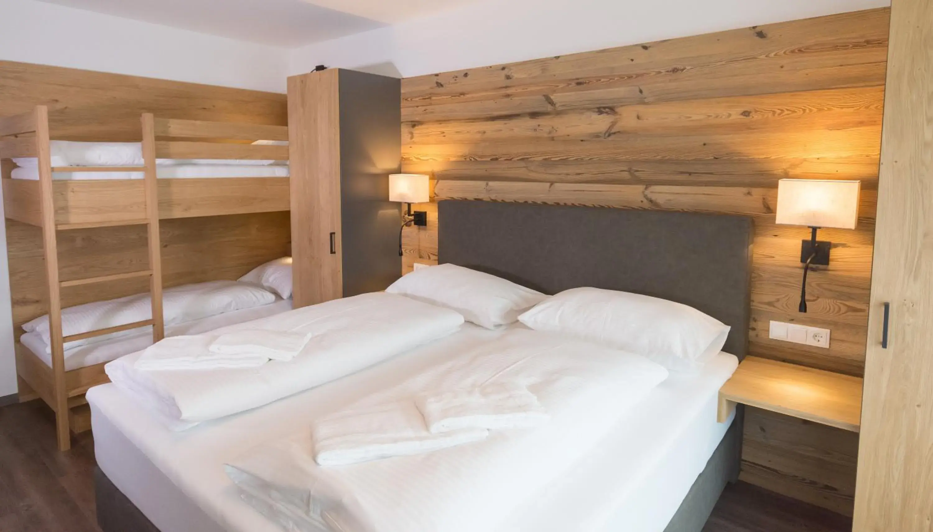 Bedroom, Bunk Bed in Schonblick