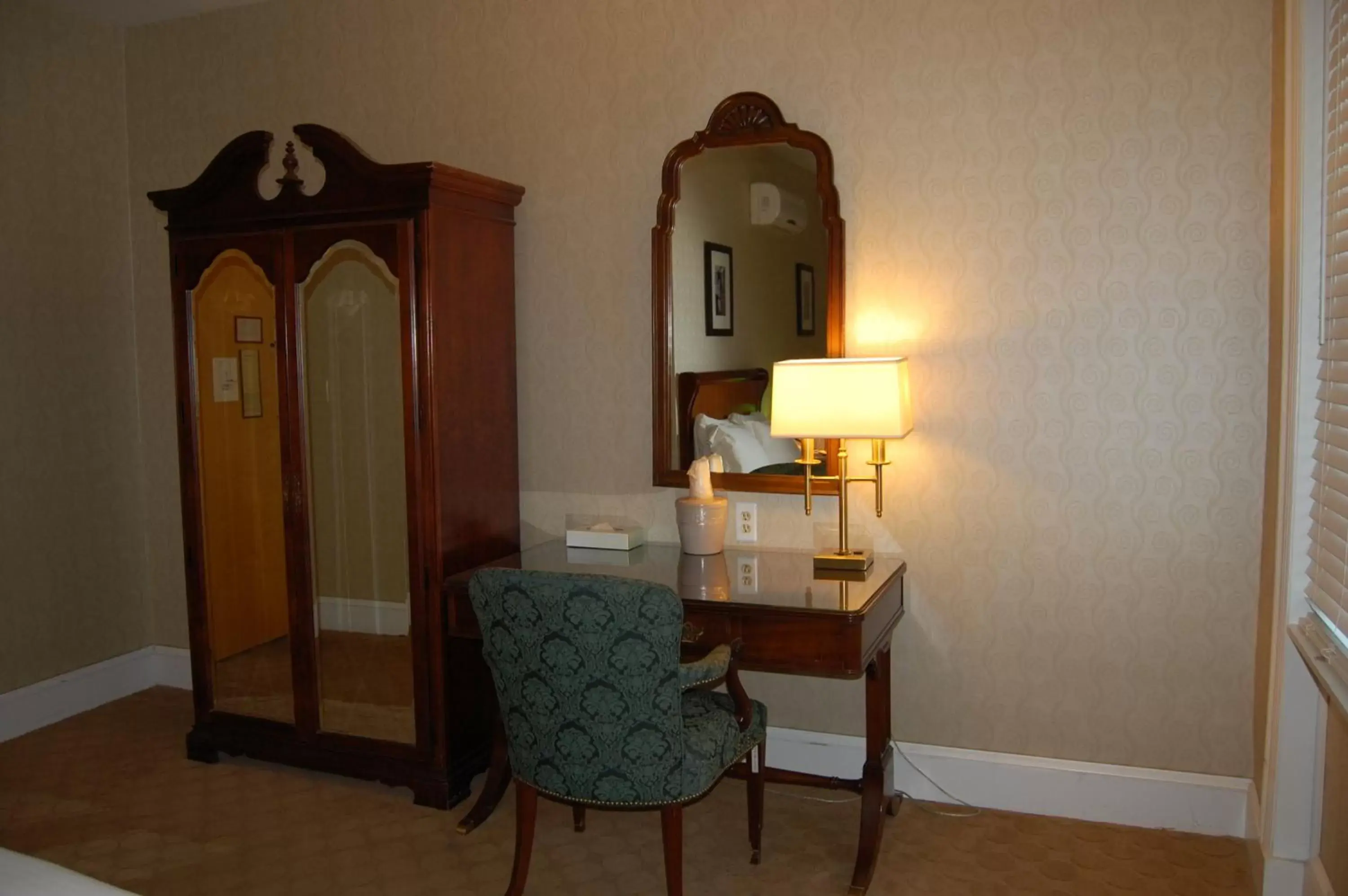 Seating area in Windsor Inn Hotel