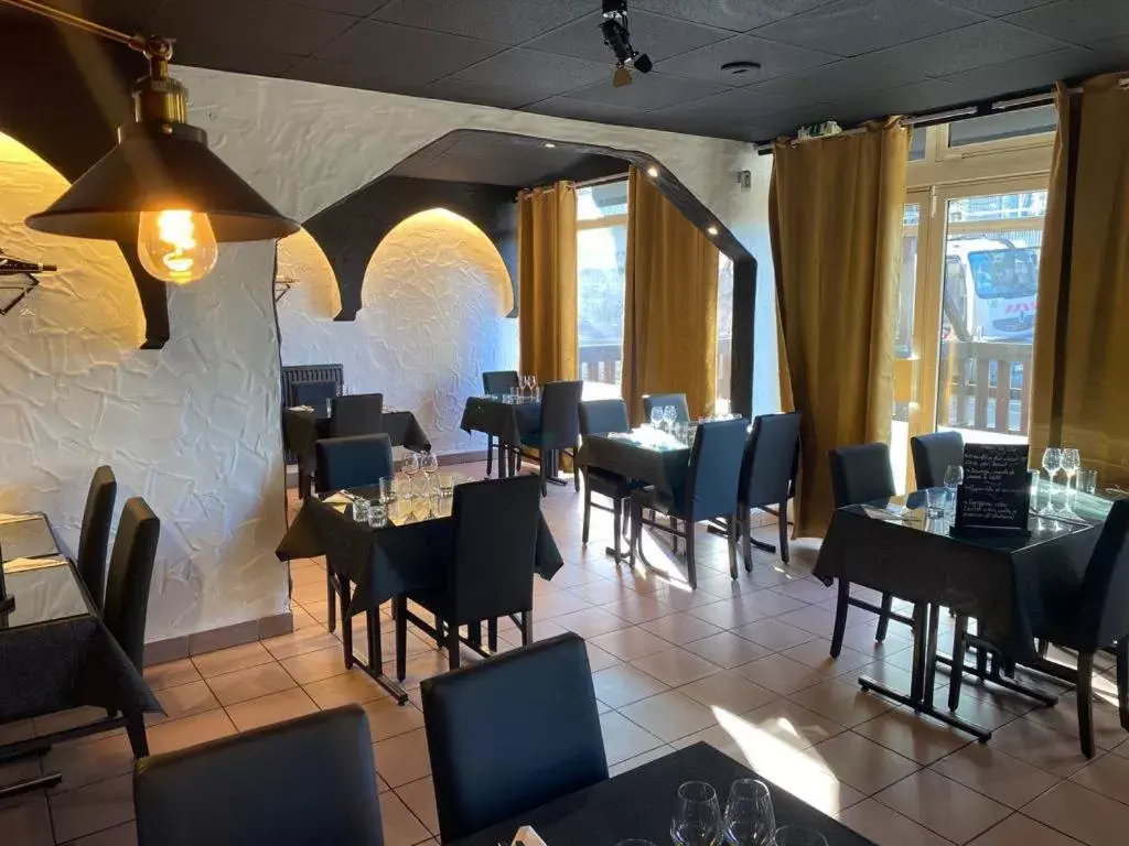 Restaurant/Places to Eat in Hôtel Le Savoie