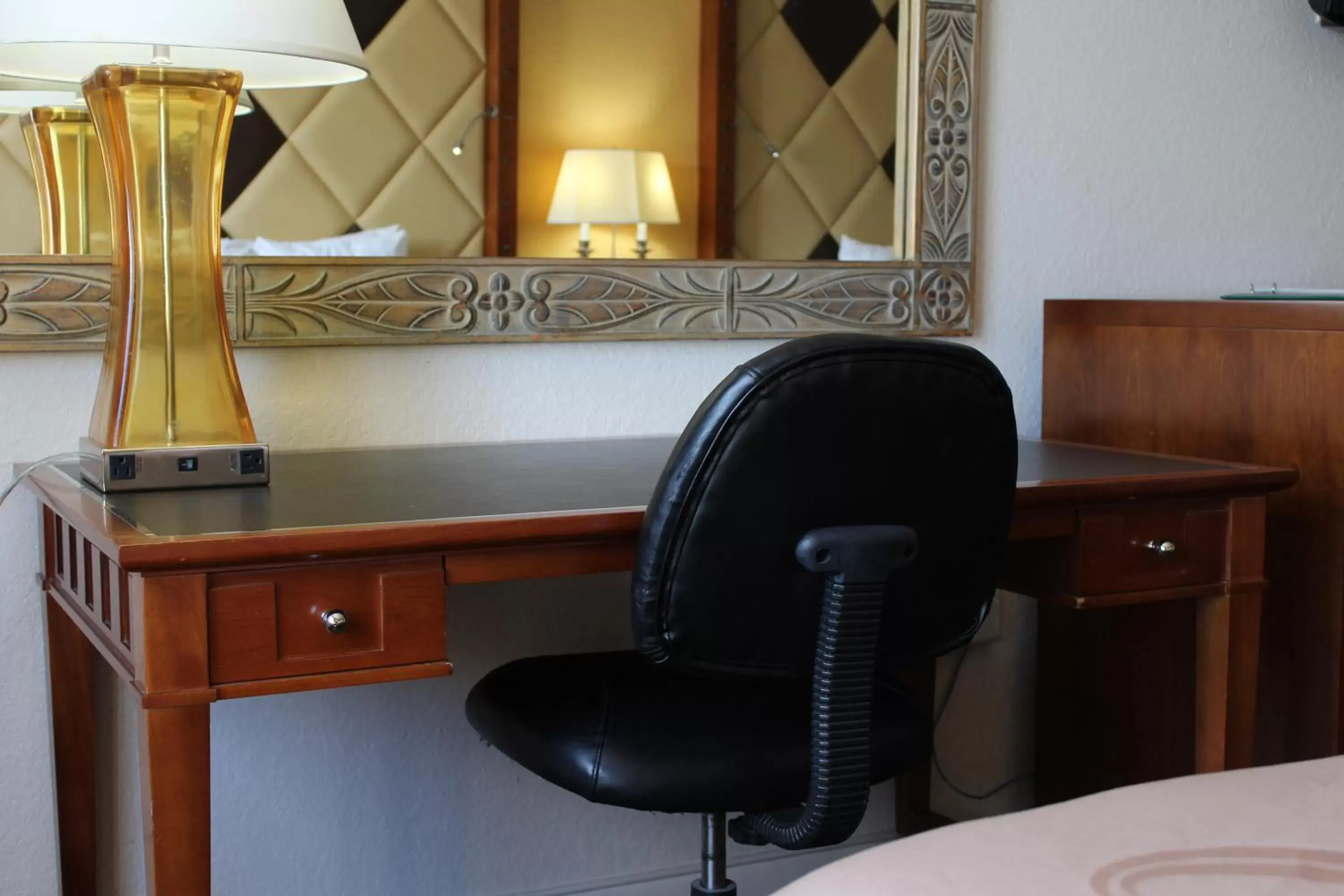 Seating area in Quality Inn Florida City - Gateway to the Keys