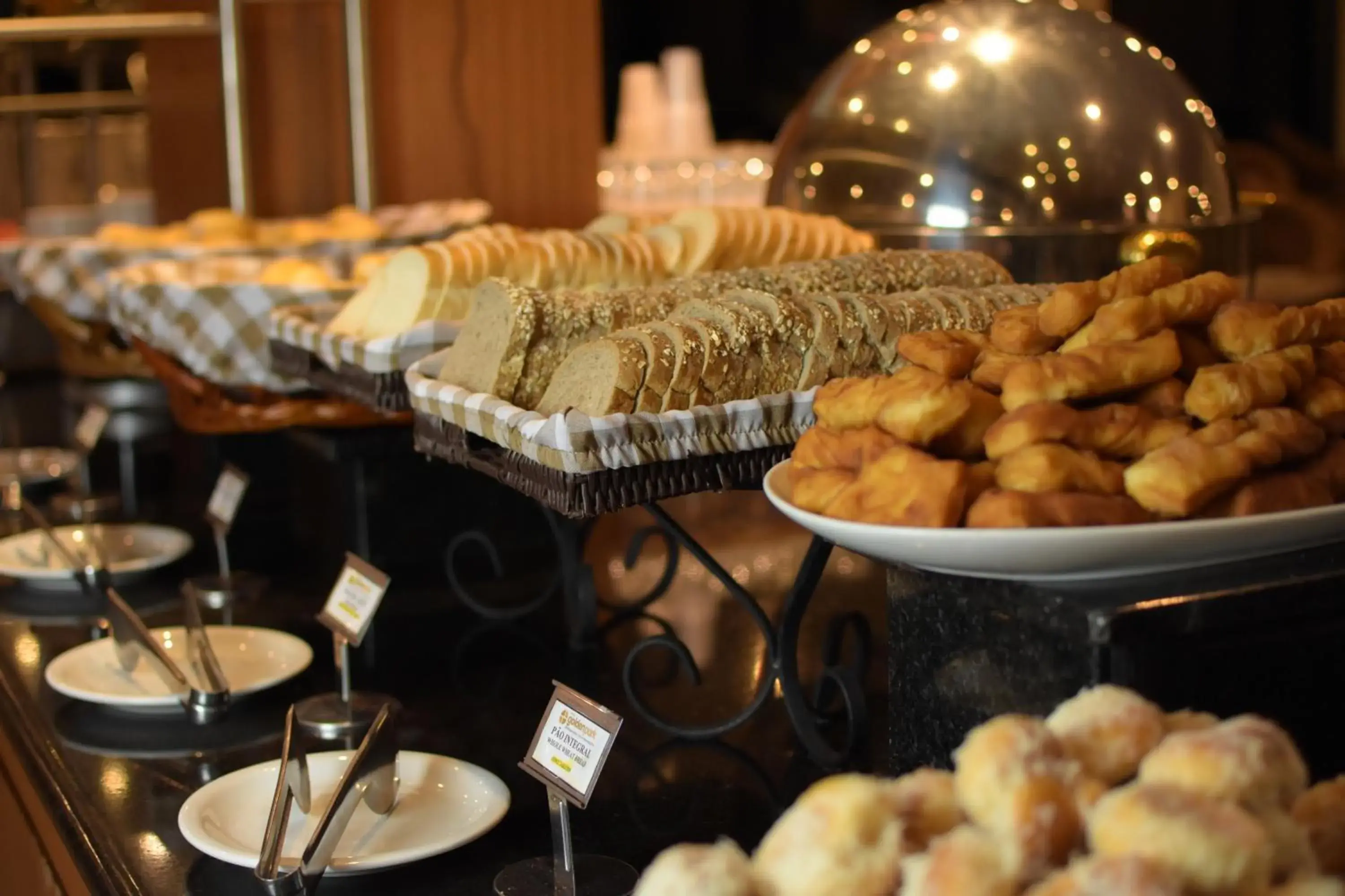 Buffet breakfast, Food in Golden Park Internacional Foz & Convenções