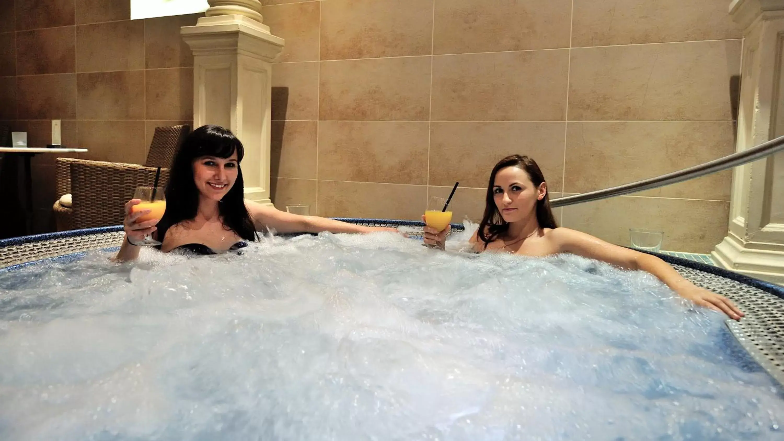 Hot Tub, Guests in Hotel Diament Bella Notte Katowice - Chorzów