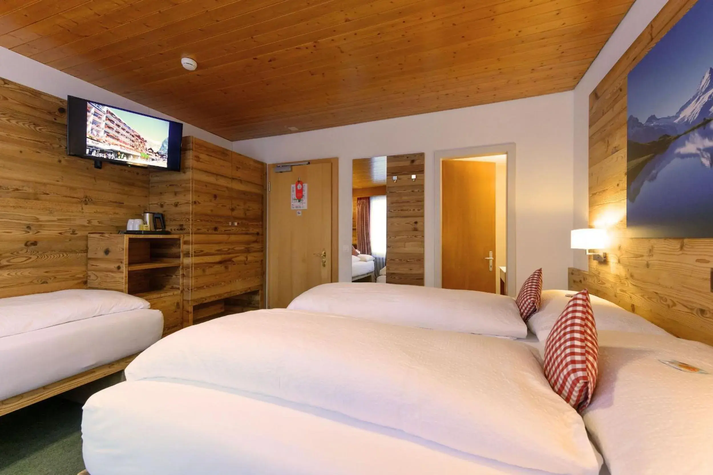 Standard Triple Room in Hotel Bernerhof Grindelwald