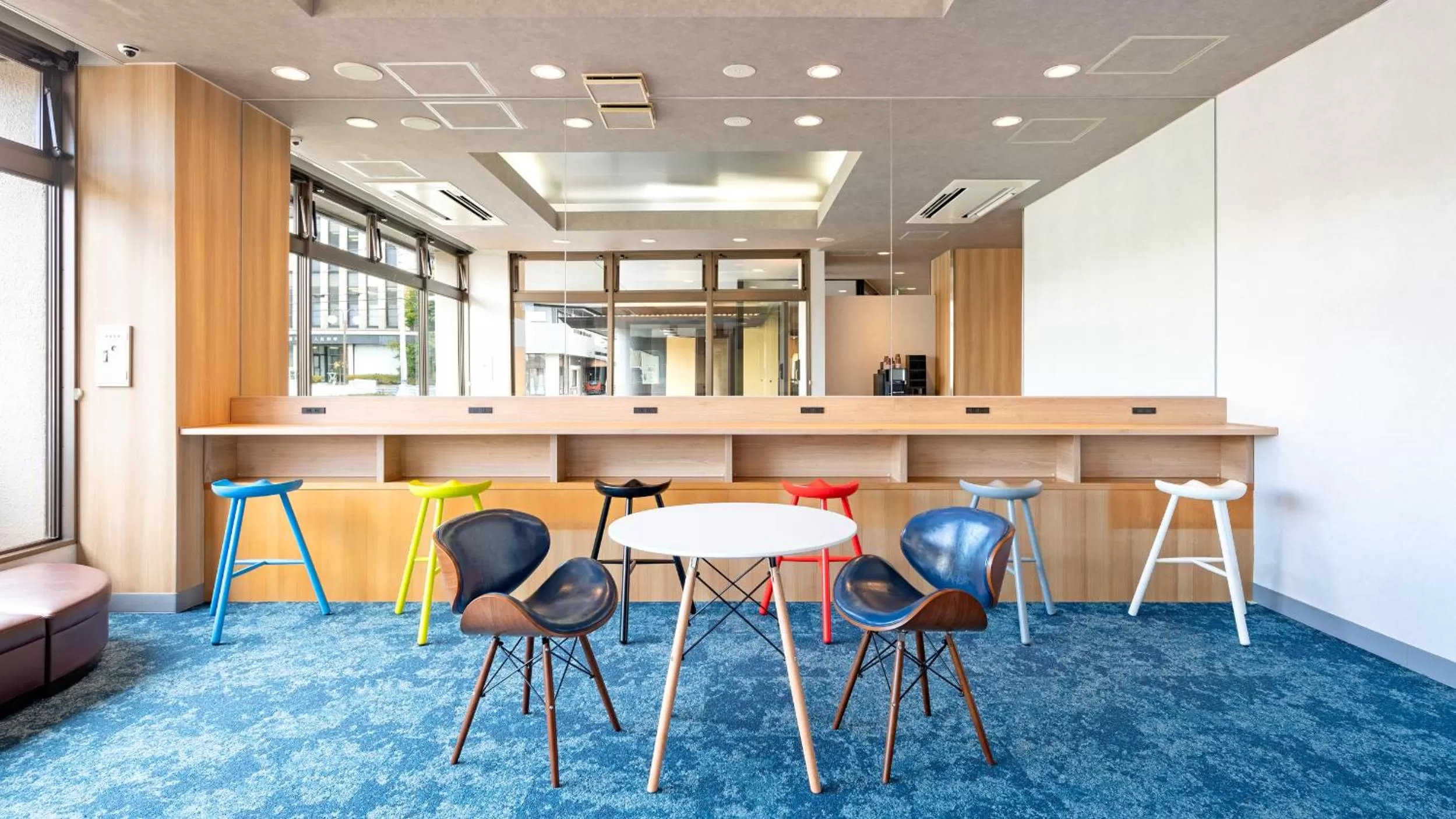 Communal lounge/ TV room in EN HOTEL Ise