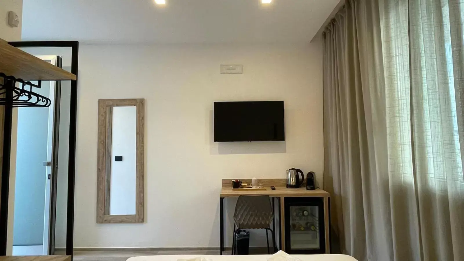 Bedroom, TV/Entertainment Center in Bari Airport B&B