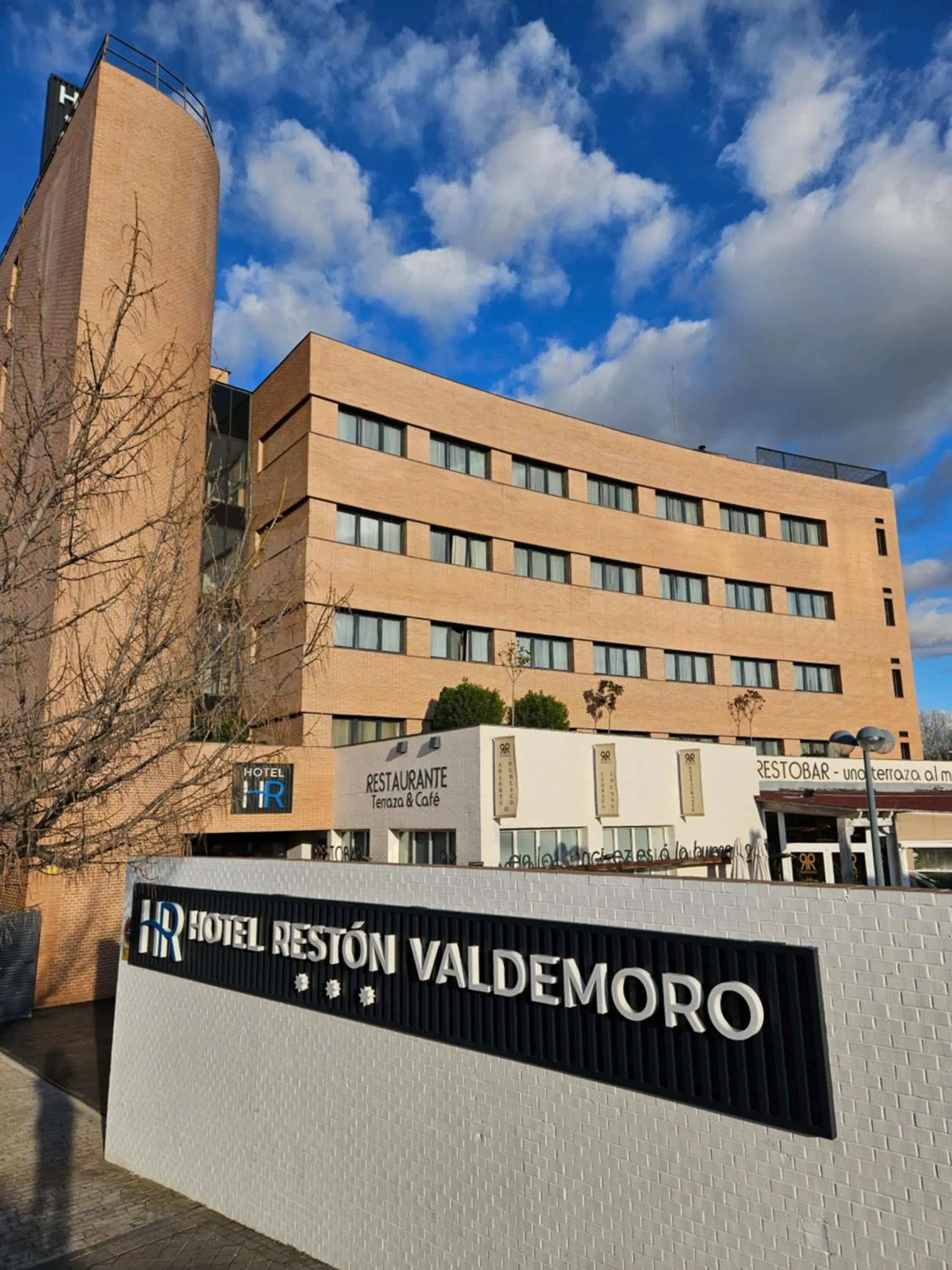 Facade/entrance, Property Building in Hotel Reston Valdemoro