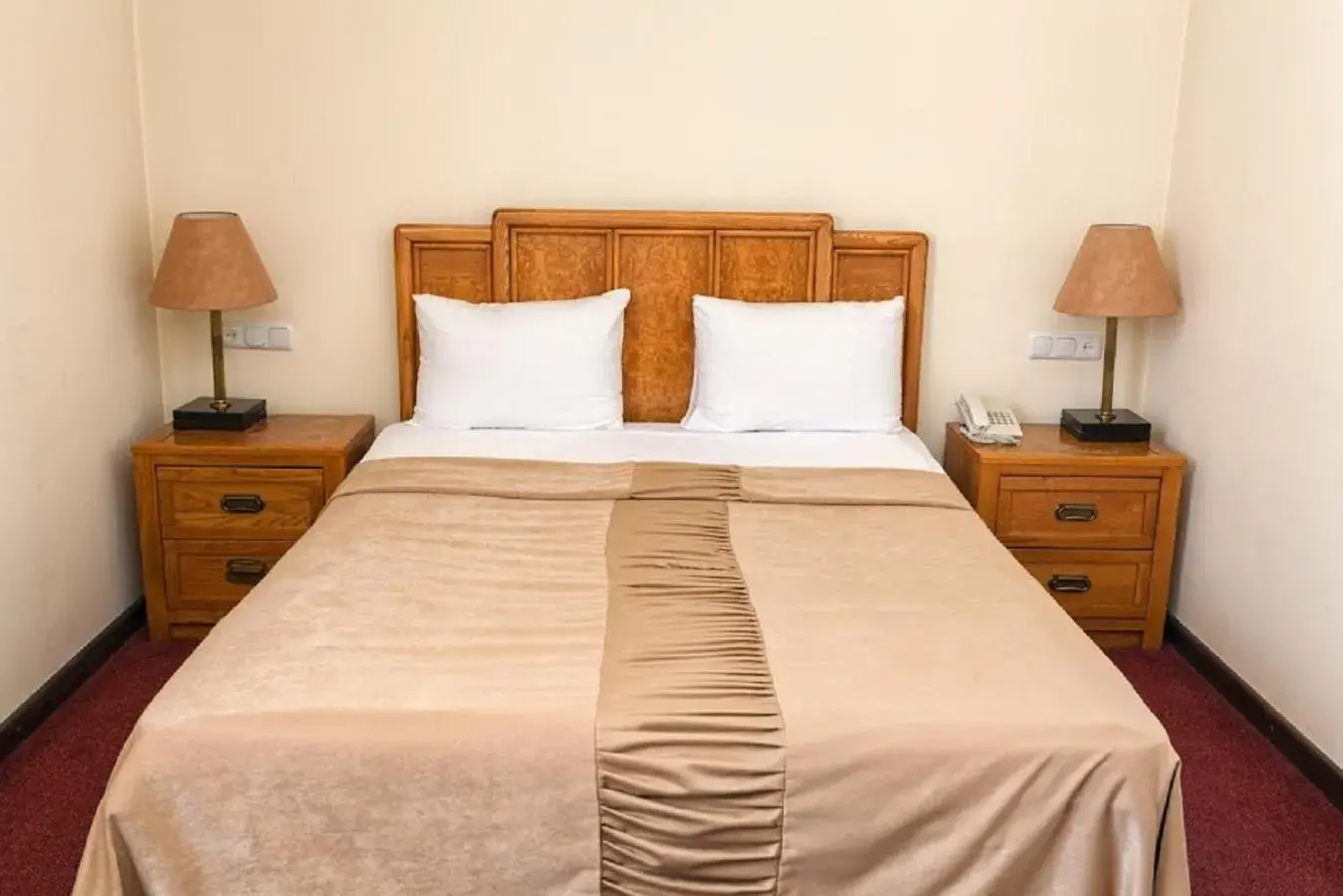 Bed in Regineh Hotel