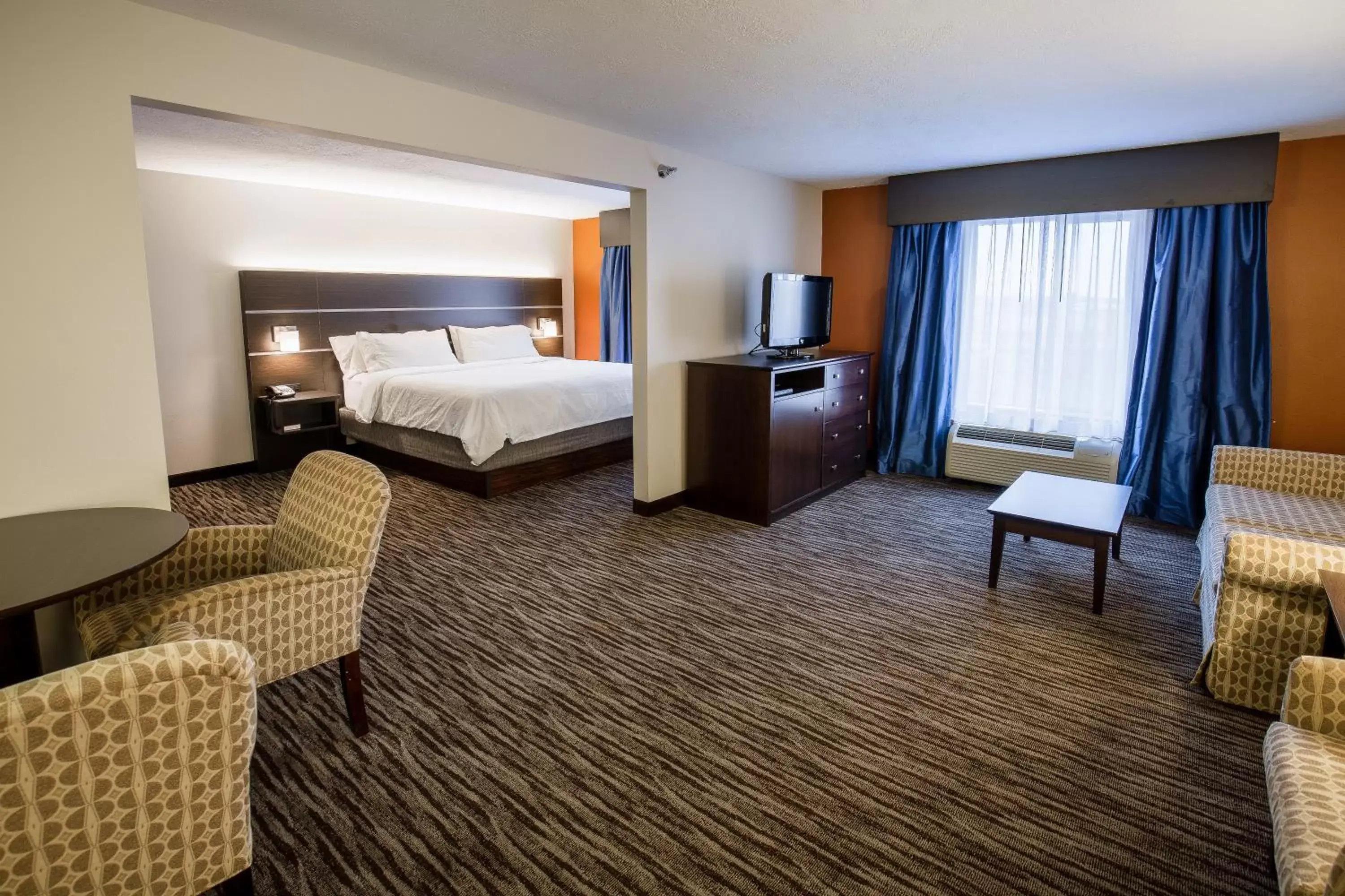 Photo of the whole room in Holiday Inn Express Hotel & Suites Sioux Falls-Brandon, an IHG Hotel