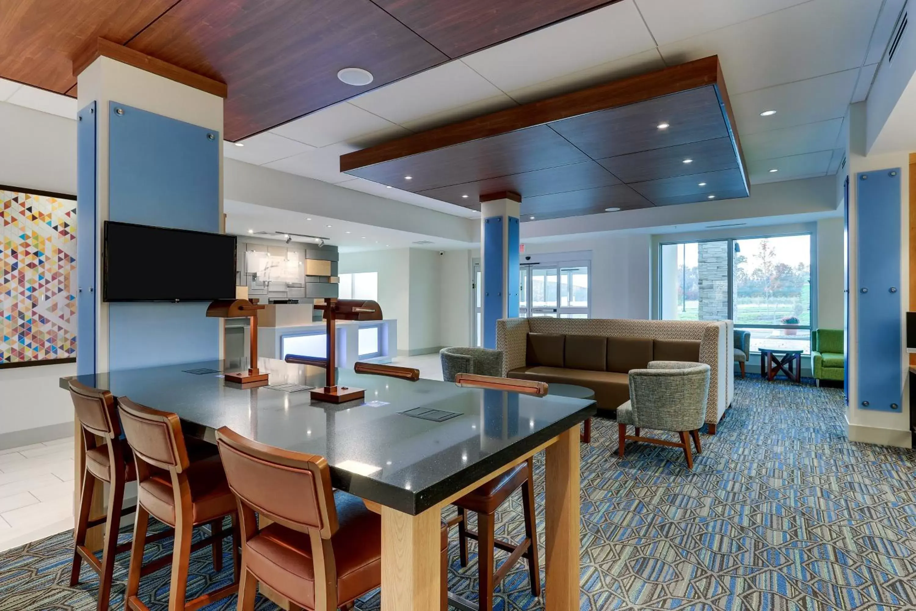 Property building in Holiday Inn Express & Suites - Middletown - Goshen, an IHG Hotel