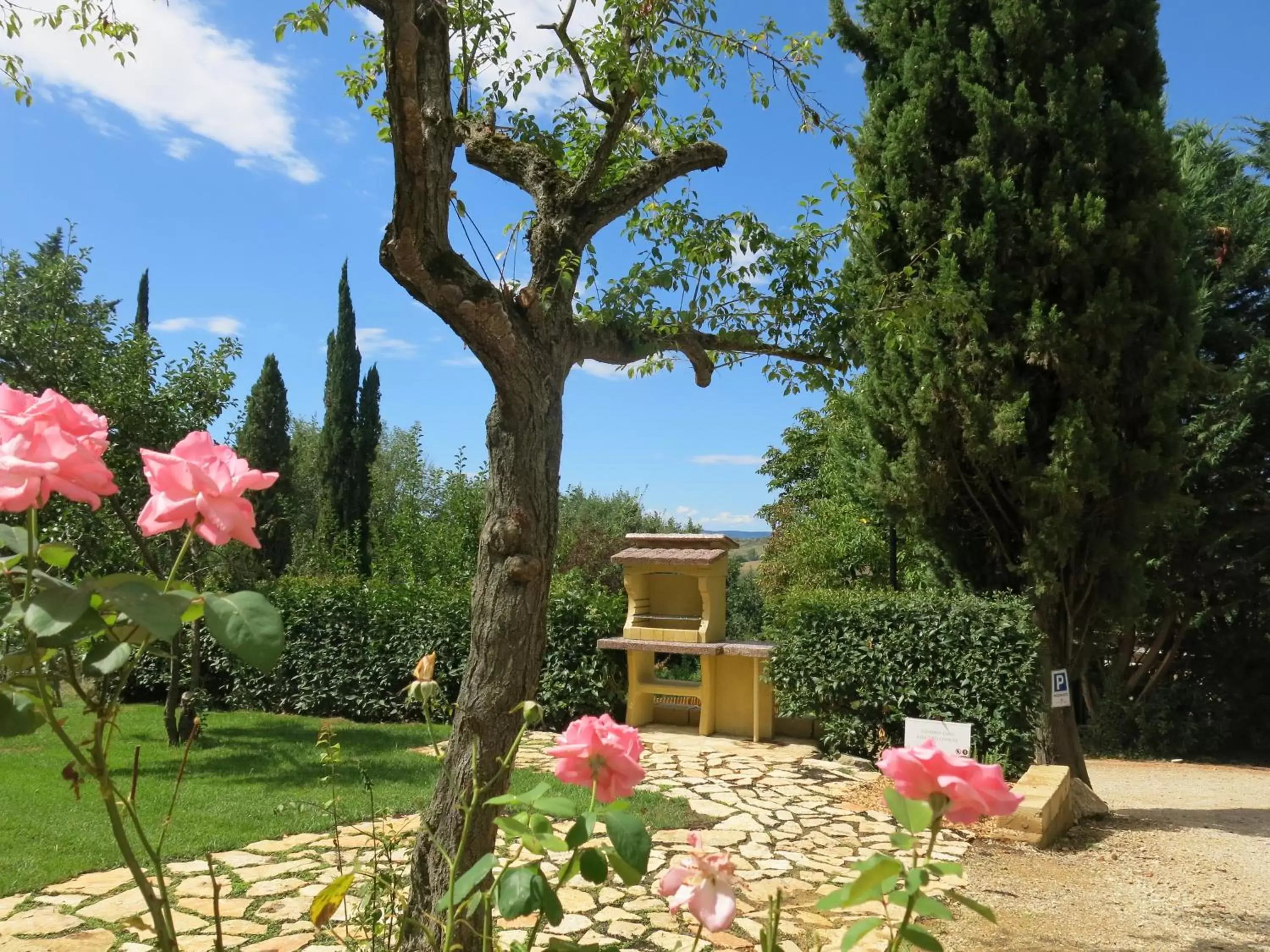 BBQ facilities, Garden in La Coroncina Lodging