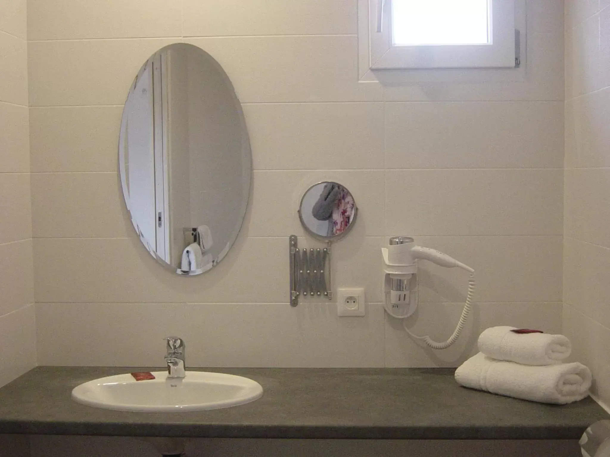 Bathroom in Hôtel Le Relais de Beaucemaine