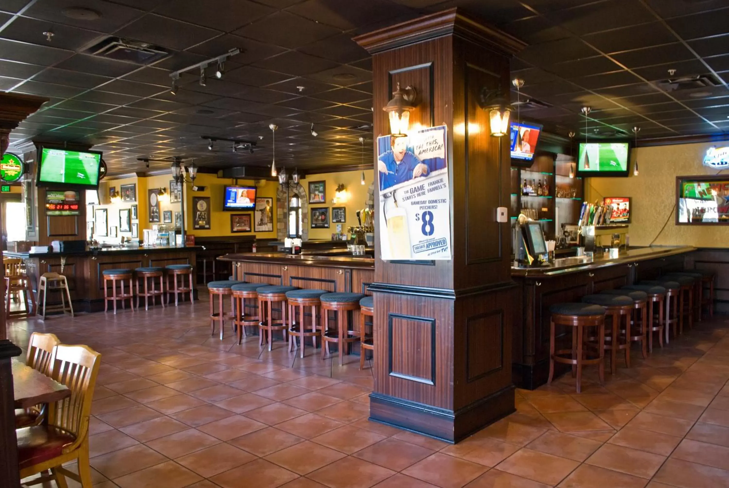 Lunch, Lounge/Bar in Lake Buena Vista Resort Village and Spa, a staySky Hotel & Resort Near Disney