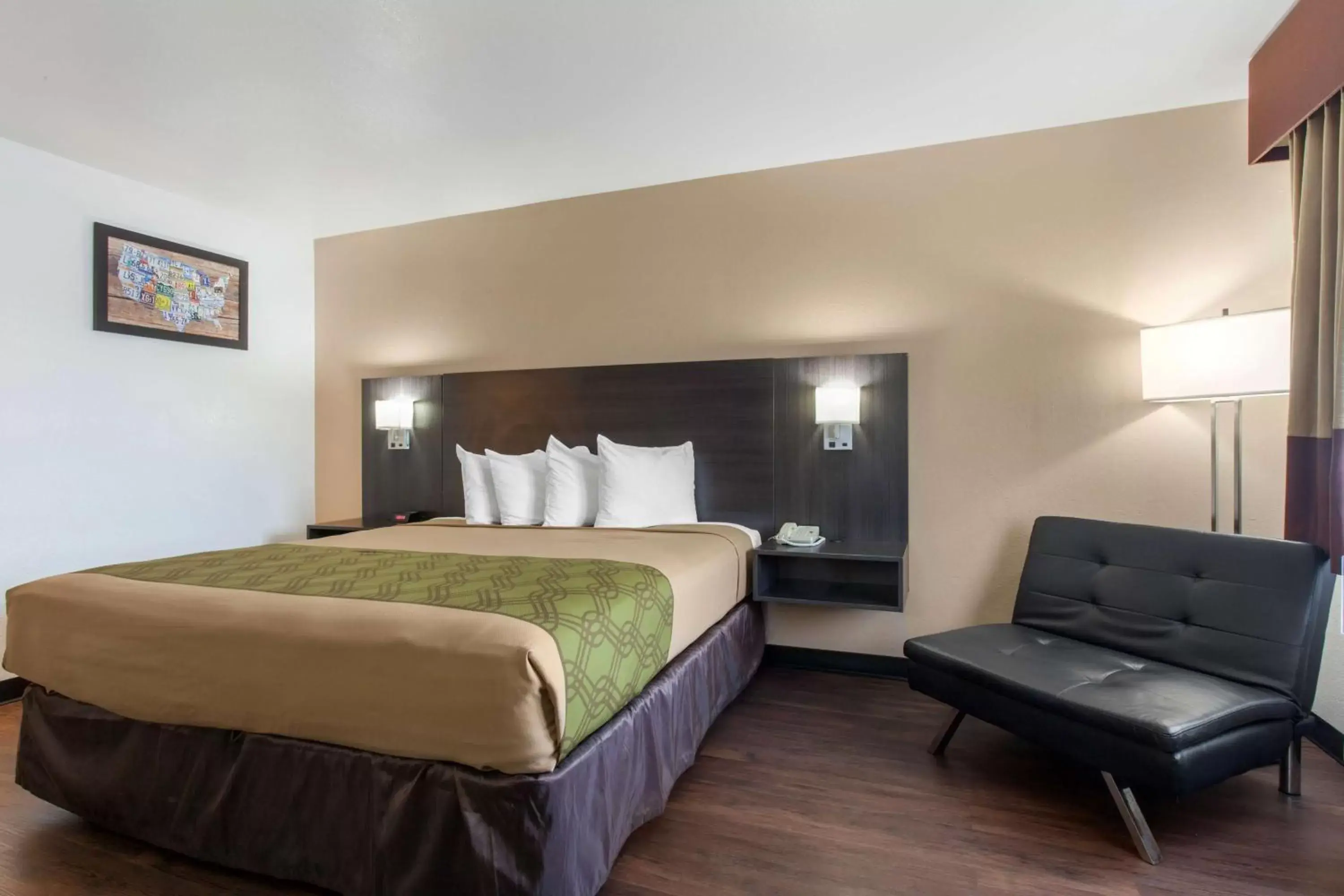 Photo of the whole room, Bed in SureStay Hotel by Best Western Phoenix Airport