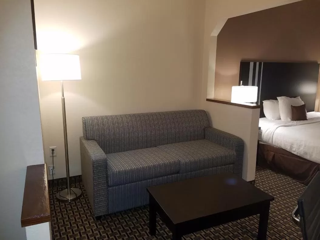 Bed in Ramada by Wyndham Glendale Heights/Lombard