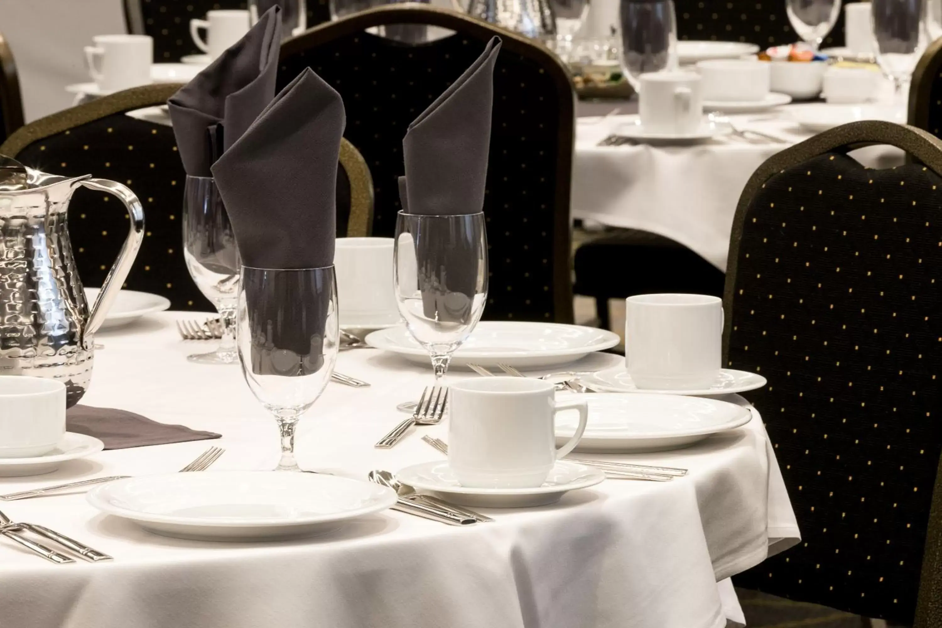 Banquet/Function facilities, Restaurant/Places to Eat in Holiday Inn & Suites Detroit - Troy, an IHG Hotel